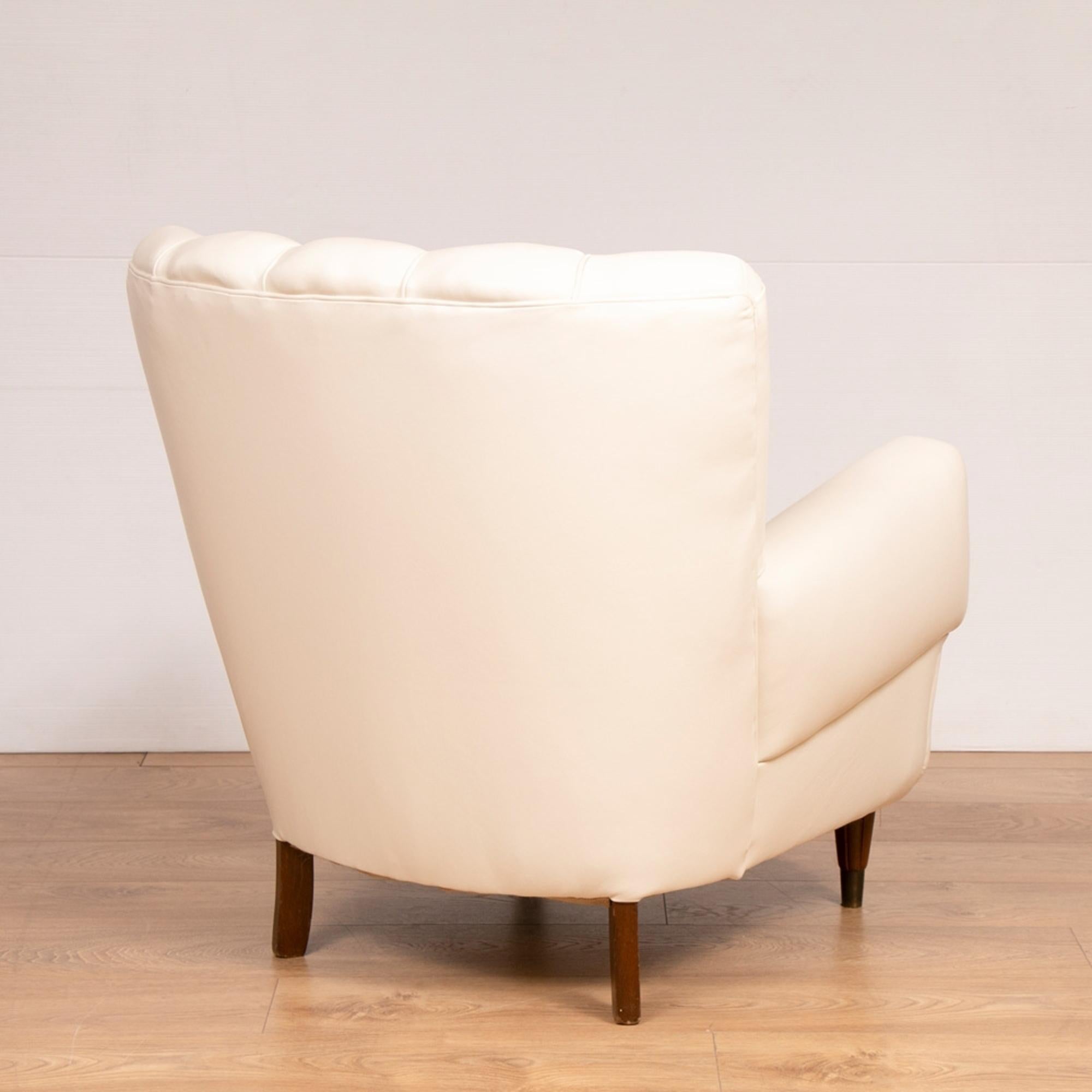 Pair of Art Deco Ivory Leather Armchairs, circa 1930 2