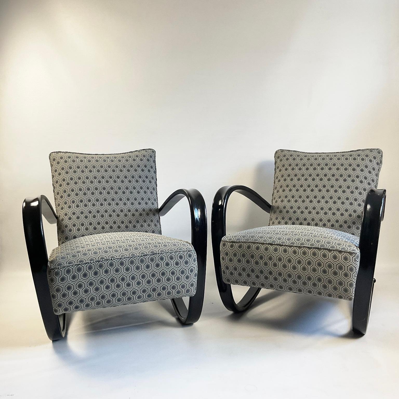 Pair of Art Deco Jindrich Halabala Lounge Armchairs Model H269, Czech, 1940s In Good Condition For Sale In London, GB