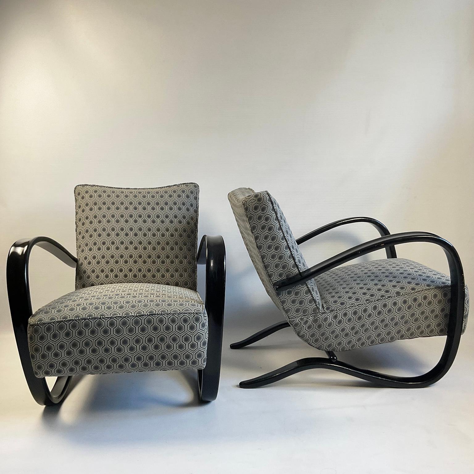 Milieu du XXe siècle Paire de fauteuils de salon Art Déco Jindrich Halabala modèle H269, République tchèque, années 1940 en vente