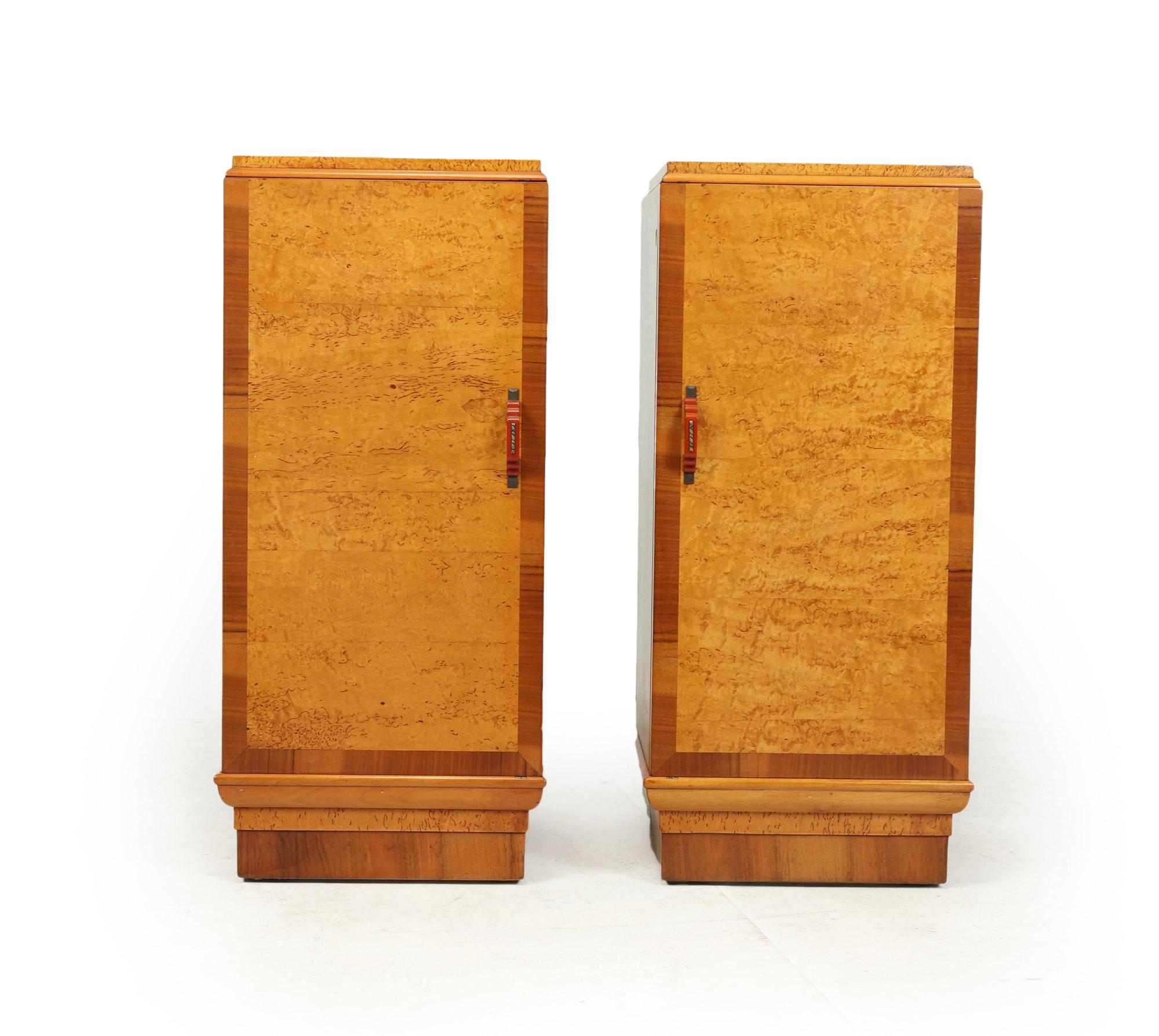 Pair of Art Deco Karelian Birch Bedside Cabinets In Excellent Condition In Paddock Wood Tonbridge, GB