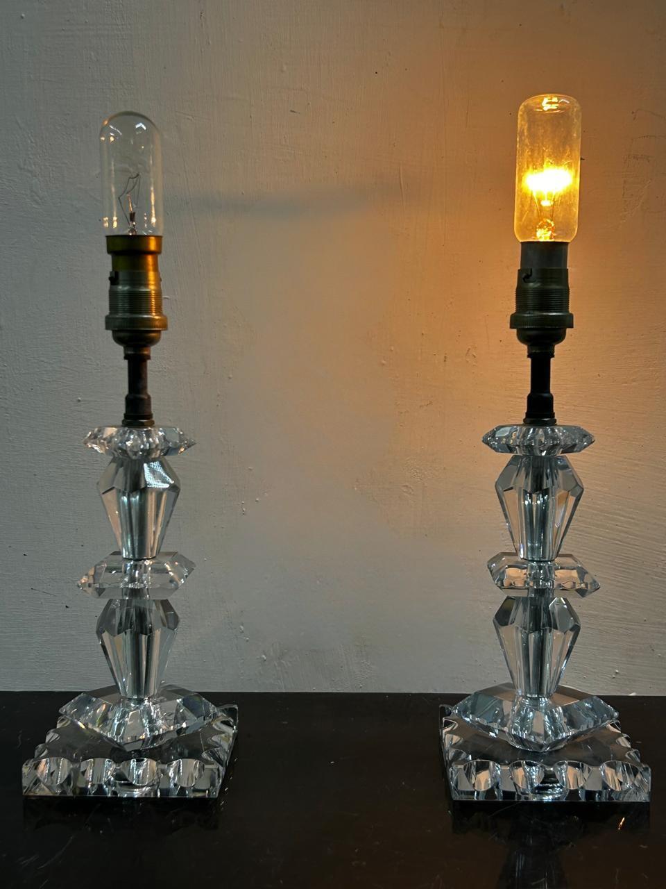 Coppia di lampade Art Déco di Baccarat, Francia 1940 circa, attribuite a Jacques Adnet in vendita 9