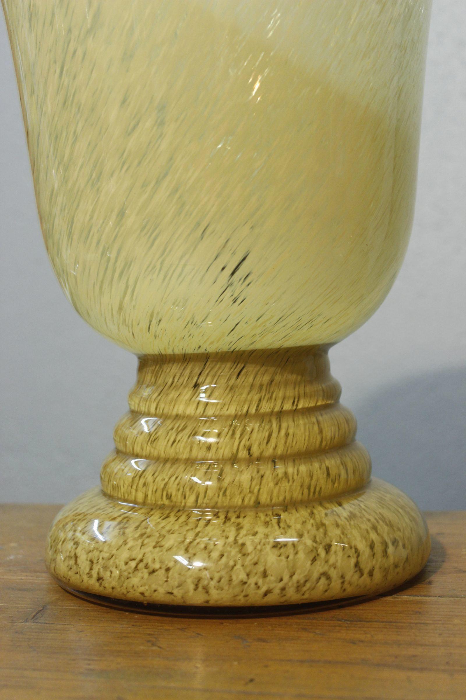 Blown Glass Pair of Art Deco lamps in Clichy Glass, France 1930s For Sale