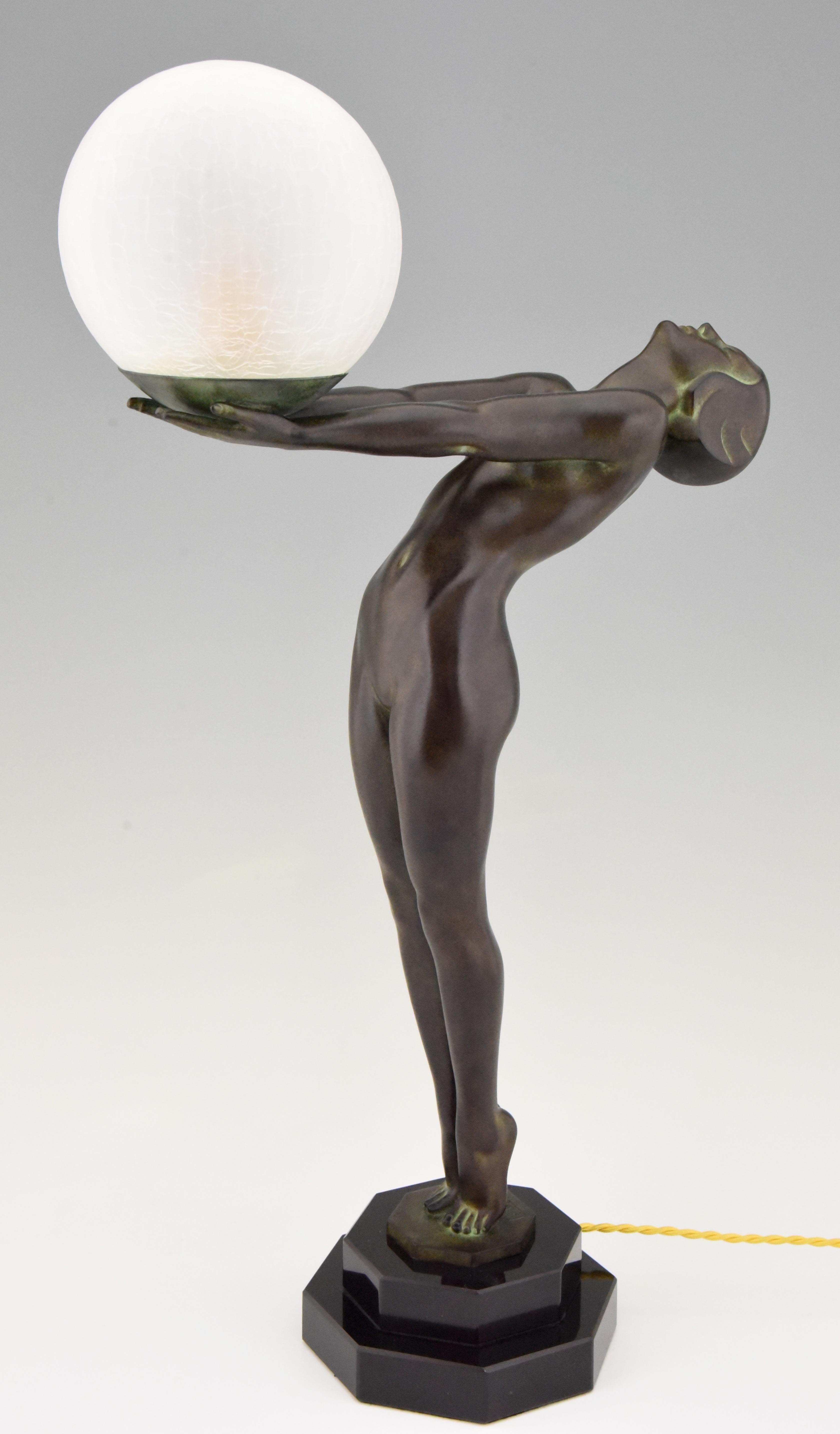 Patiné Paire de lampes de style Art Déco Lumina Standing Nude Sculpture Max Le Verrier en vente