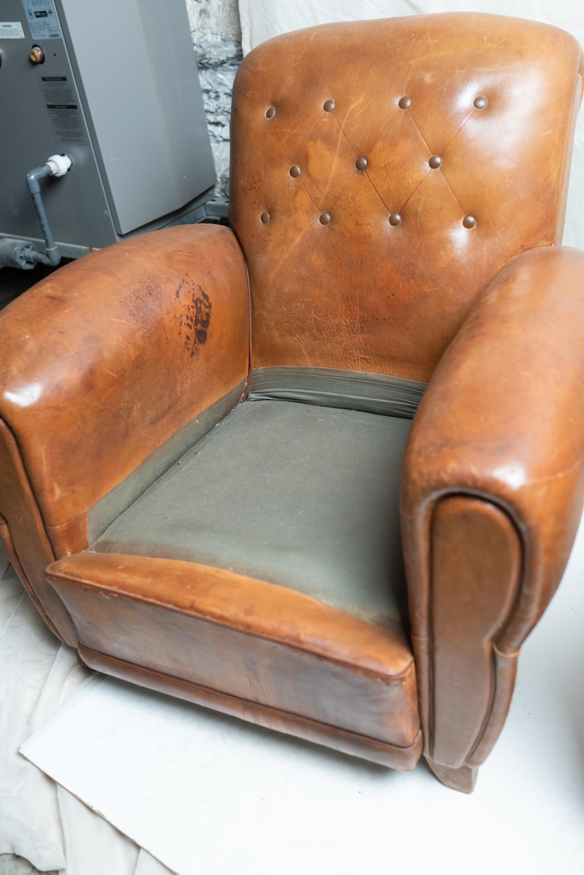Paire de fauteuils club en cuir Art Déco en vente 6