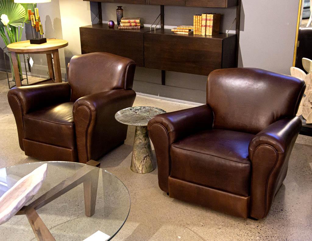Pareja de sillones Club de cuero de estilo Art Déco, hacia la década de 1950 en venta 9