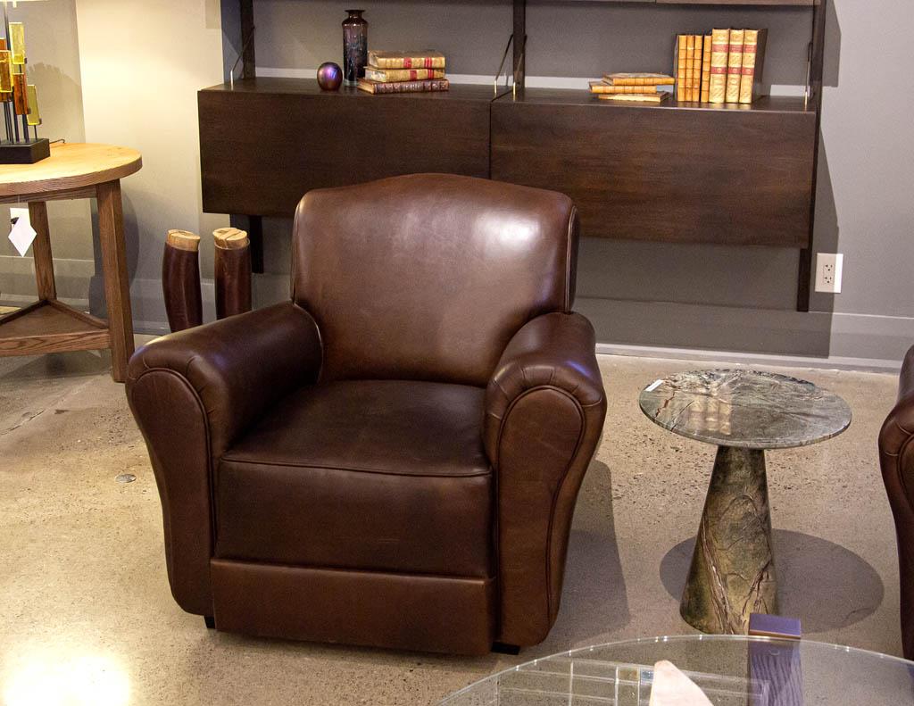 Pareja de sillones Club de cuero de estilo Art Déco, hacia la década de 1950 en venta 10