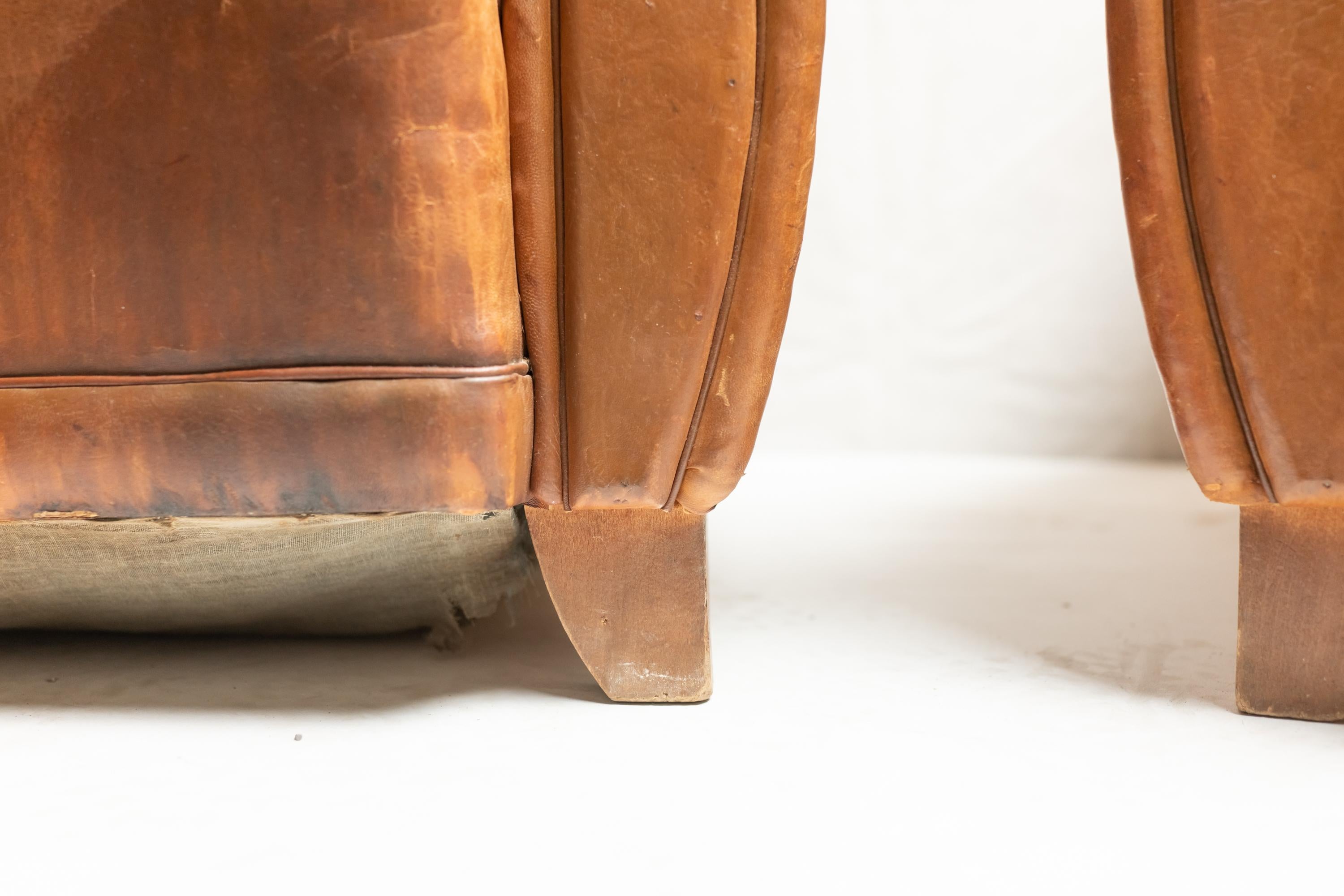 Milieu du XXe siècle Paire de fauteuils club en cuir Art Déco en vente