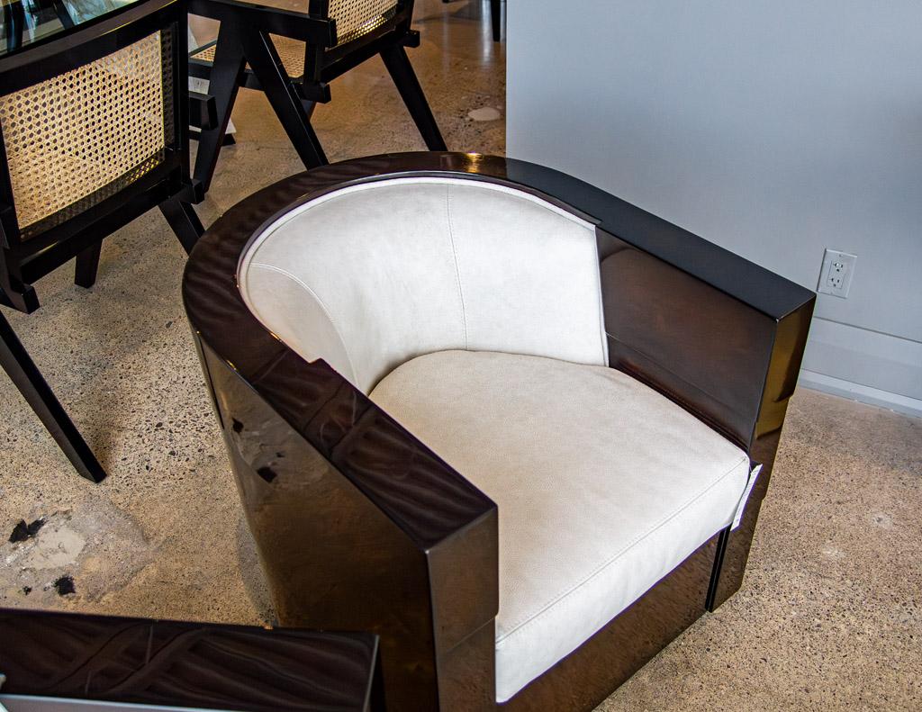 Paar Art-Déco-Lounge-Stühle aus Leder CIRCA 1940er Jahre (amerikanisch) im Angebot