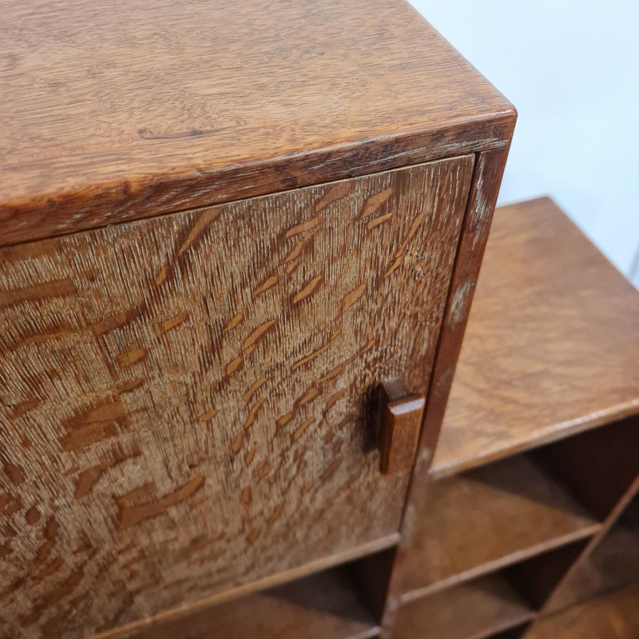 Britannico Coppia di piccole librerie o comodini in rovere calcinato Art Deco in vendita