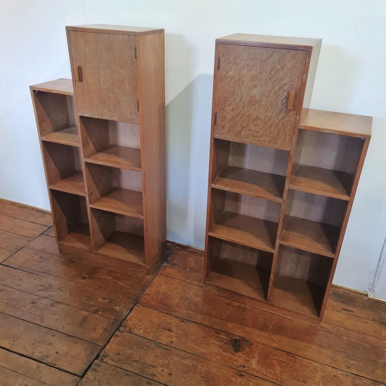 Coppia di piccole librerie o comodini in rovere calcinato Art Deco in vendita 1