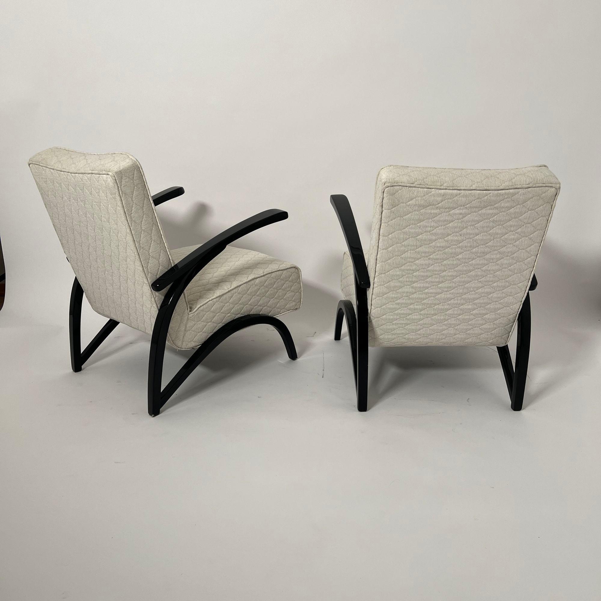 Paar Art Deco Lounge Chairs von J. Halabala, schwarzer Lack, Tschechien um 1930 im Angebot 1