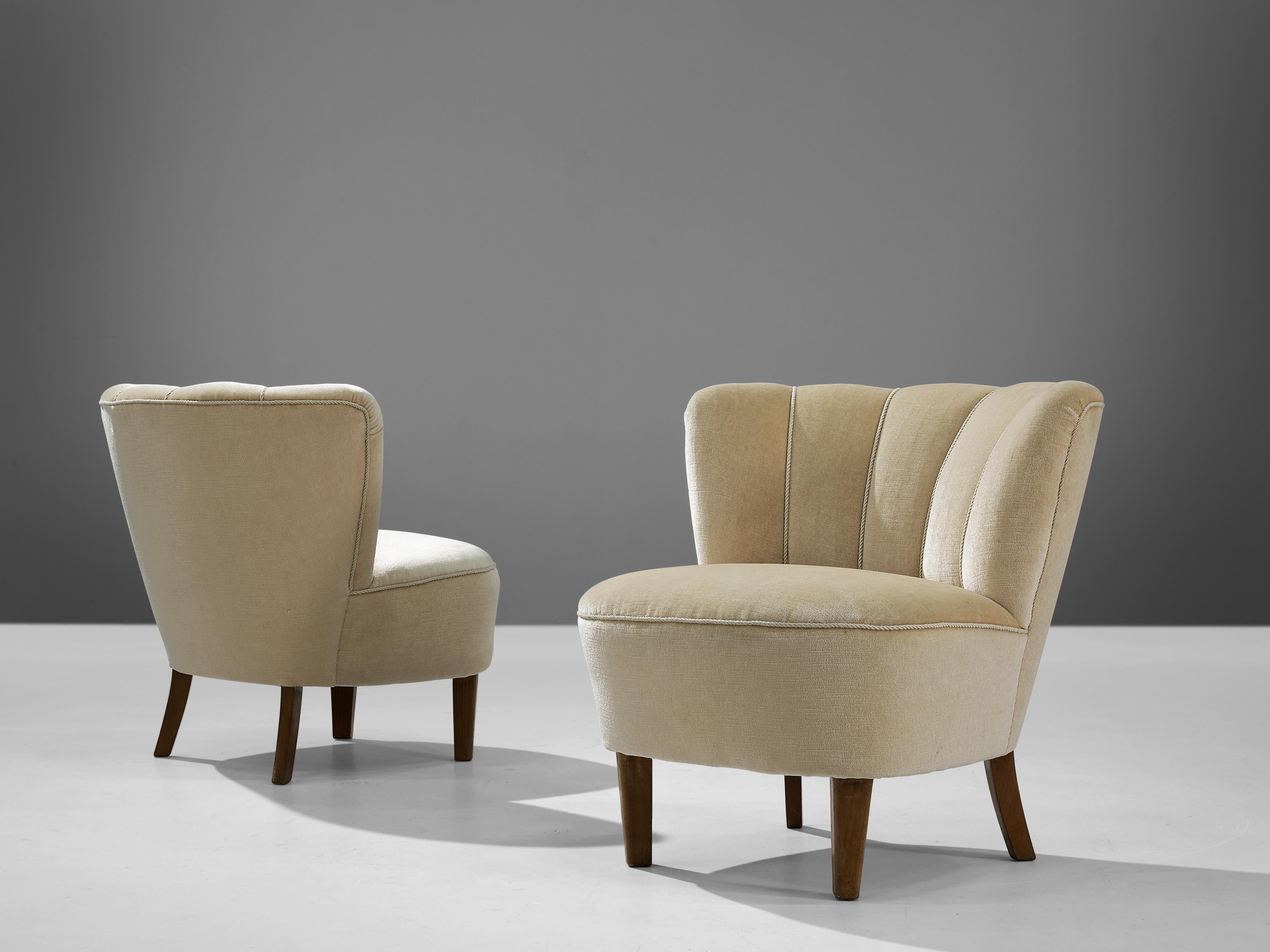 Pair of Art Deco Lounge Chairs in Beige Velvet Upholstery In Good Condition In Waalwijk, NL