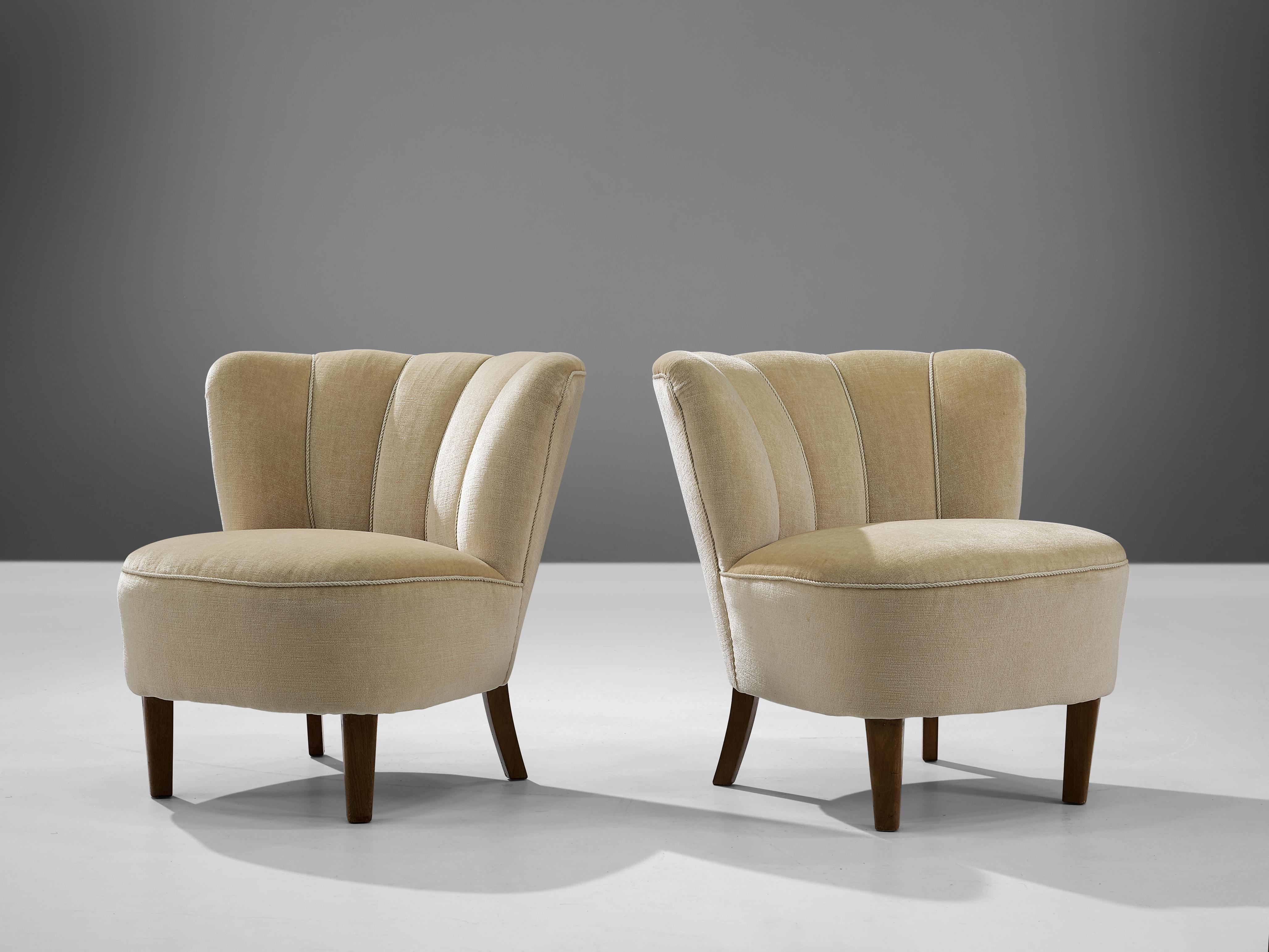 Pair of Art Deco Lounge Chairs in Beige Velvet Upholstery 3