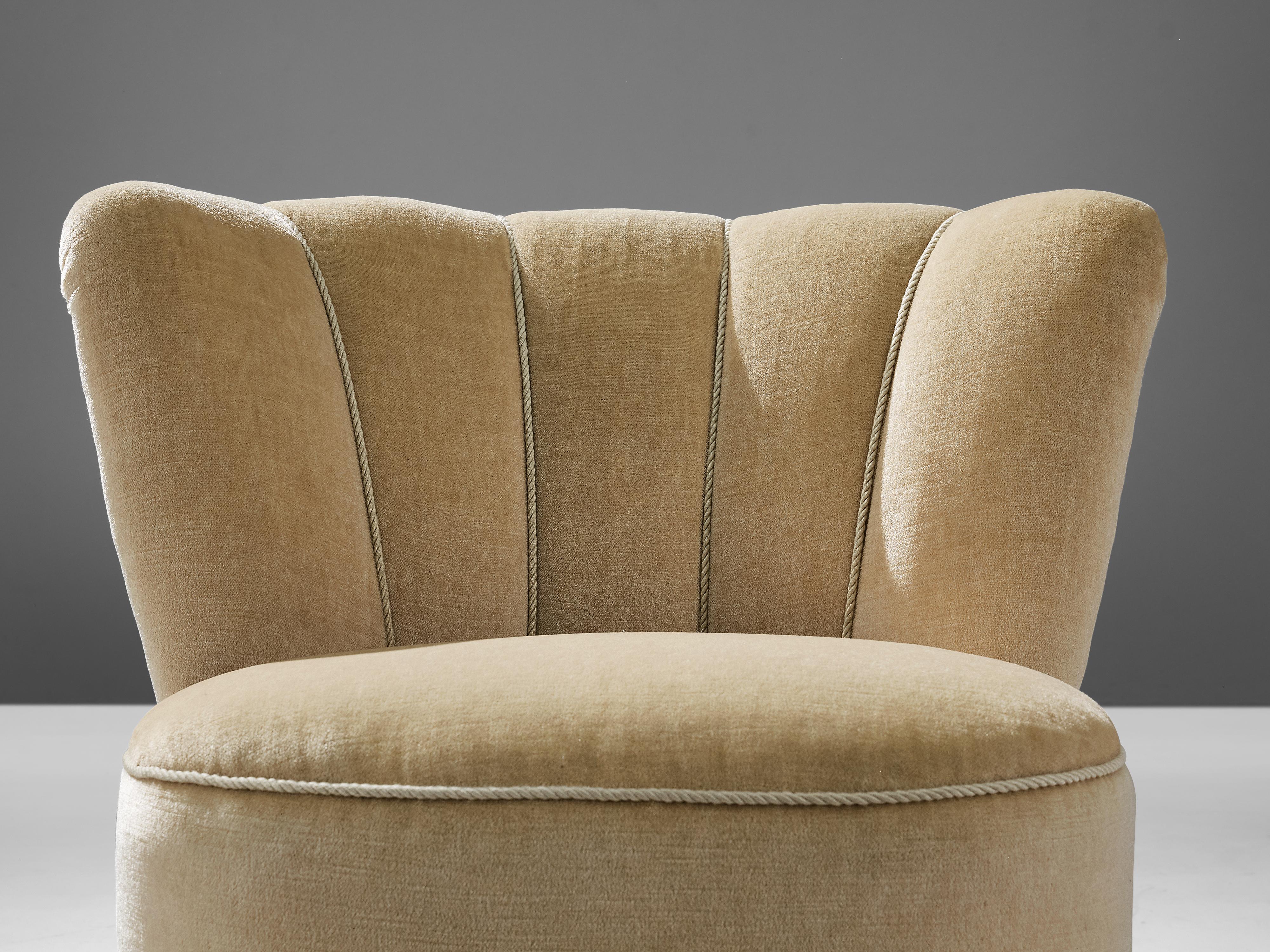 Pair of Art Deco Lounge Chairs in Beige Velvet Upholstery 4