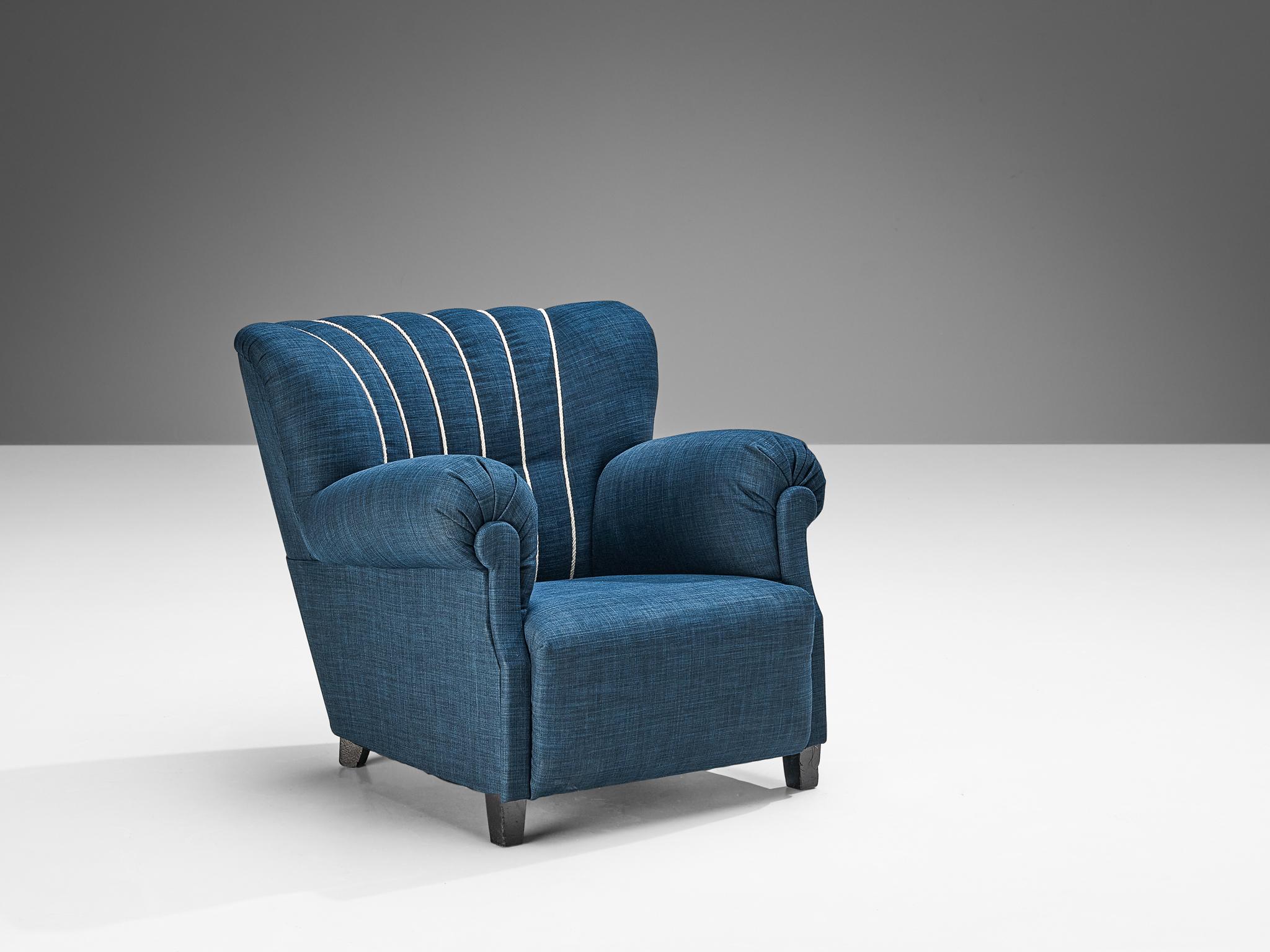 Mid-20th Century Pair of Art Deco Lounge Chairs in Blue Upholstery For Sale