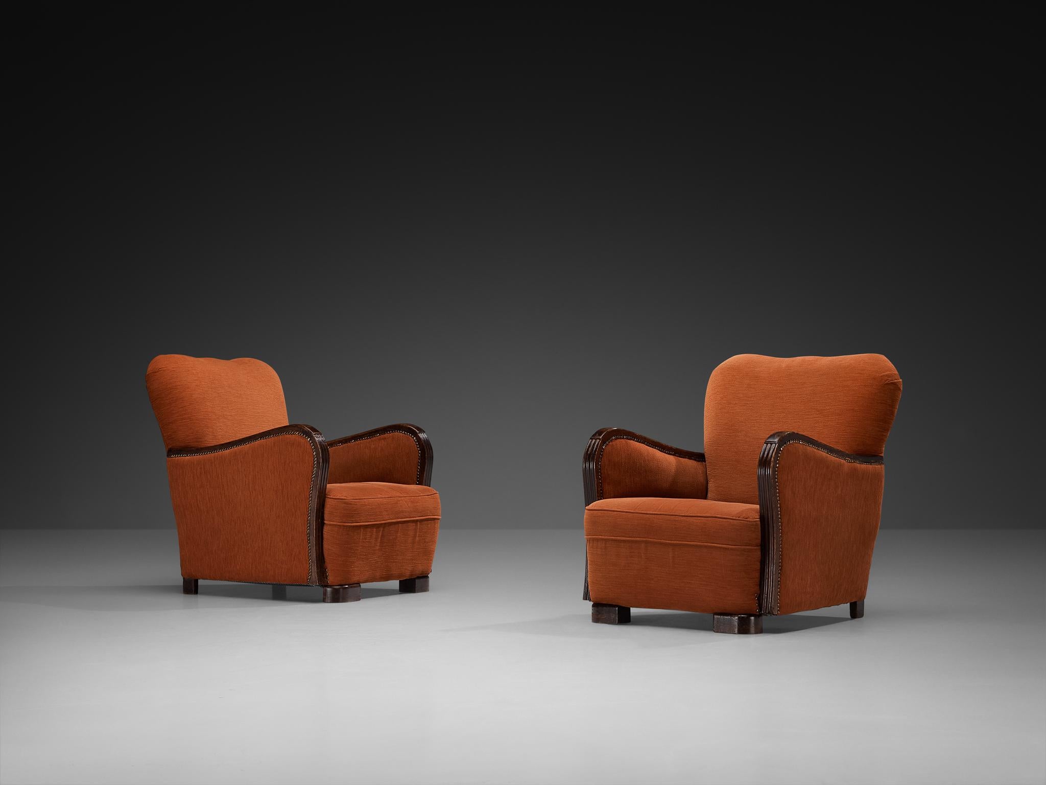 Pair of lounge chairs brass, oak, fabric, Europe, 1940s

These lounge chairs are an example of late Art Deco furniture design from the 1940s. With their generous proportions and soft, curved lines, they offer both comfort and character. The warm