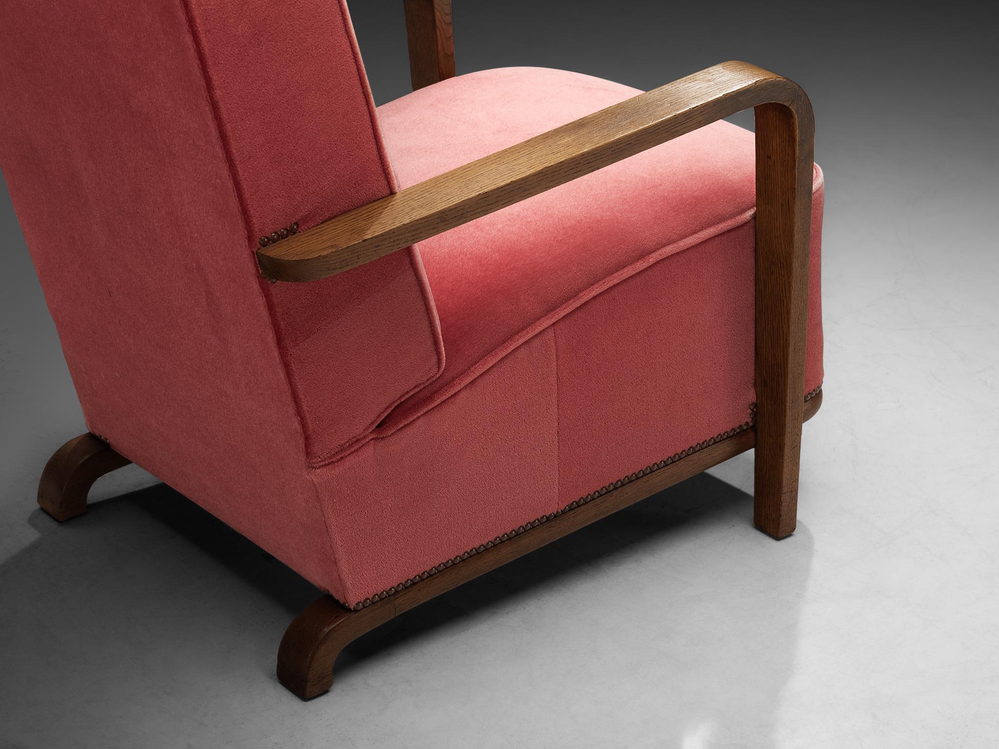 Paar Art Deco Lounge Chairs aus Eiche und rosa Samt (Art déco) im Angebot
