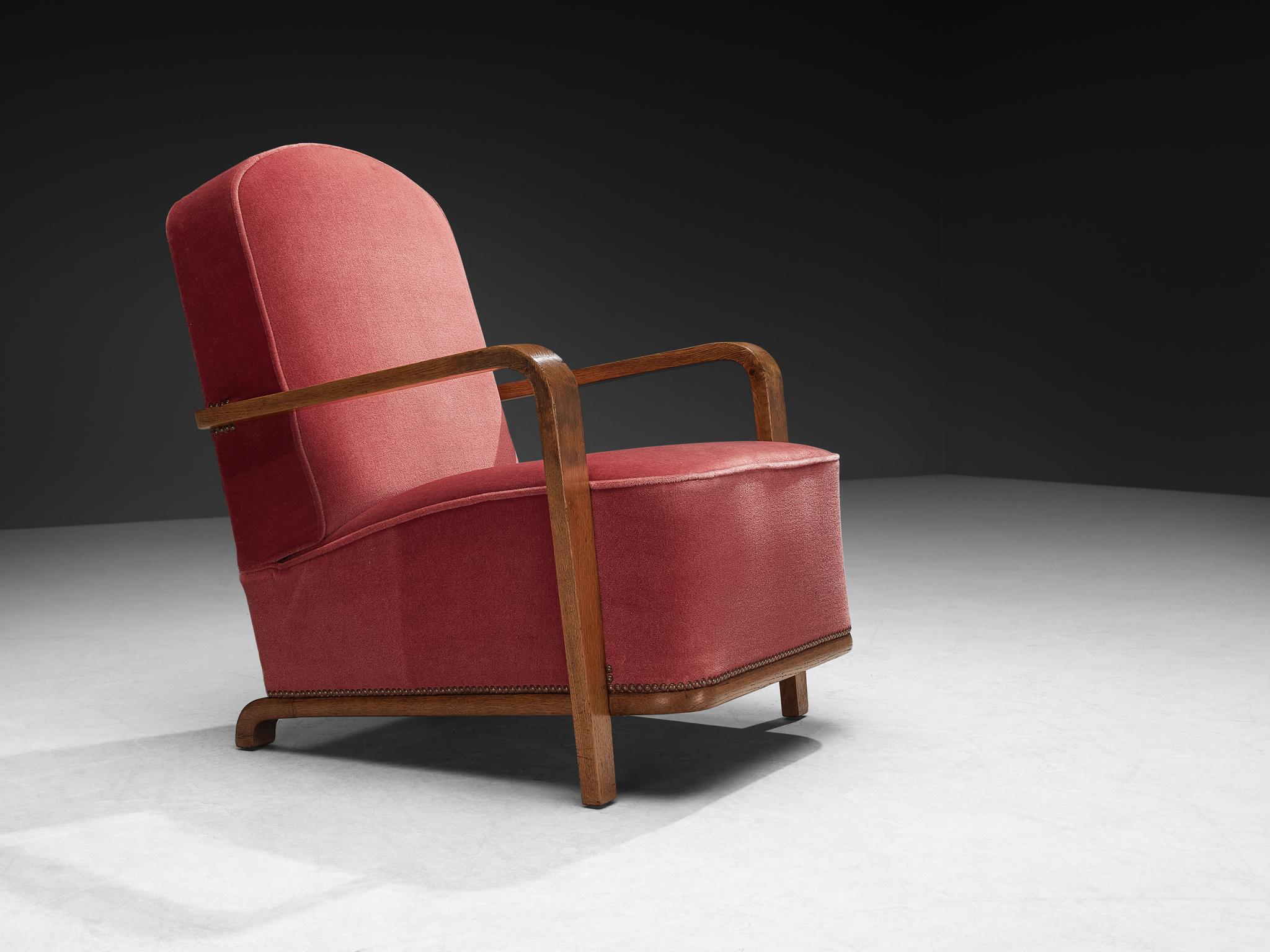 Paar Art Deco Lounge Chairs aus Eiche und rosa Samt im Angebot 1