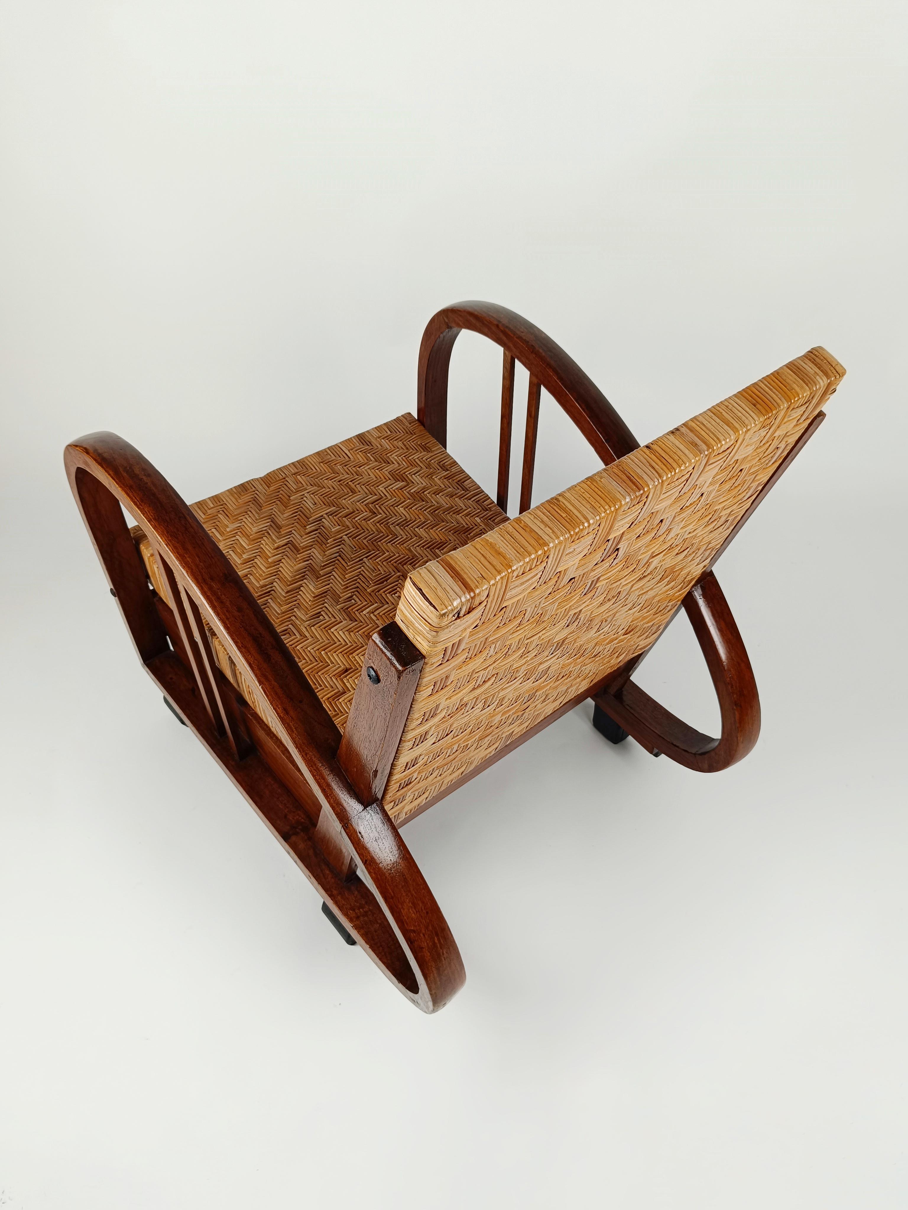 Paire de chaises longues Art déco en teck et rotin dans le style de Francis Jourdain en vente 11
