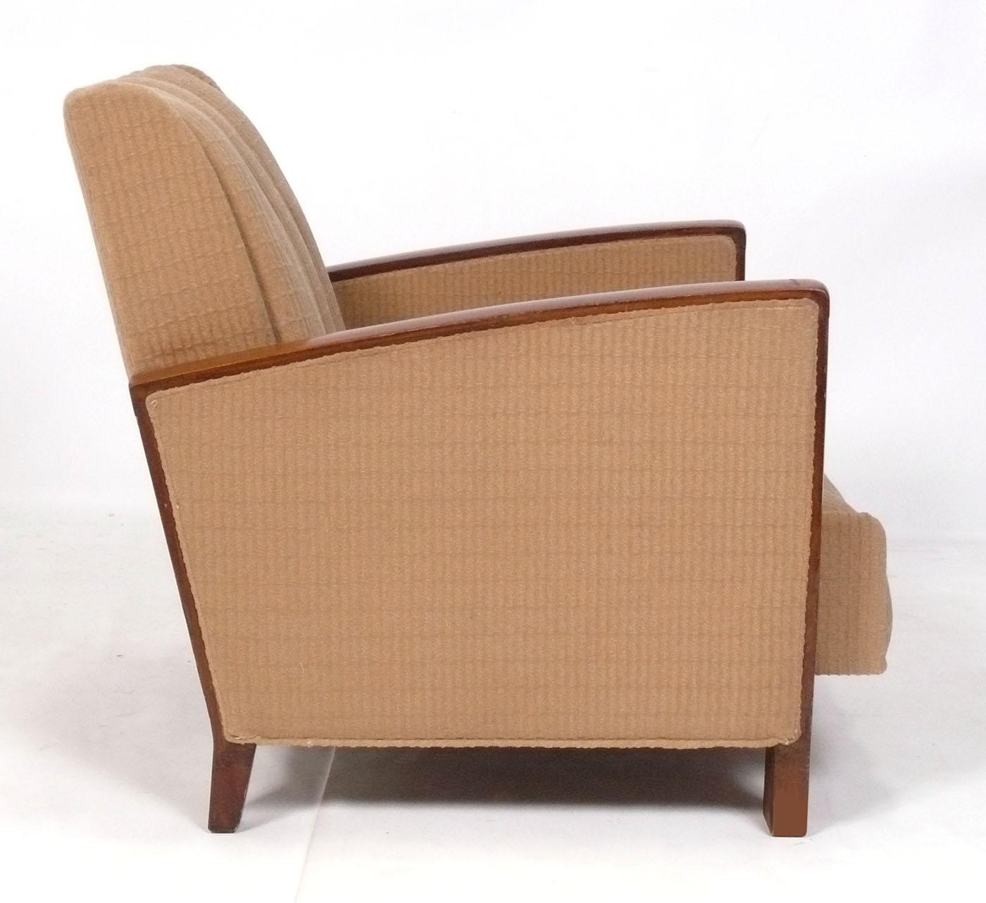 Pair of Art Deco Lounge Chairs Reupholstered In Your Fabric Art Decó en venta