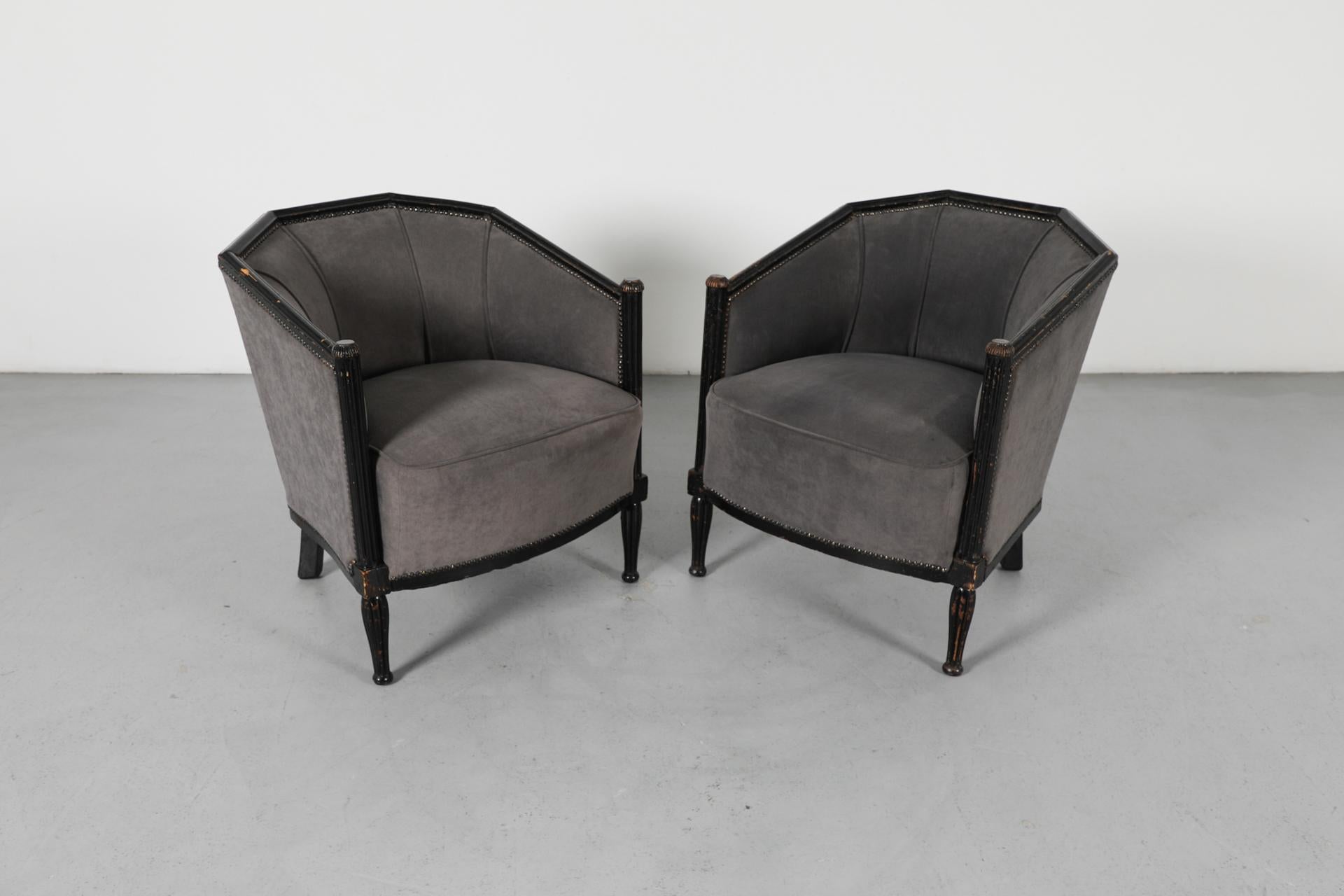 Bois Pair of Art Deco Lounge Chairs with Upholstered Frame and Black Carved Wood en vente