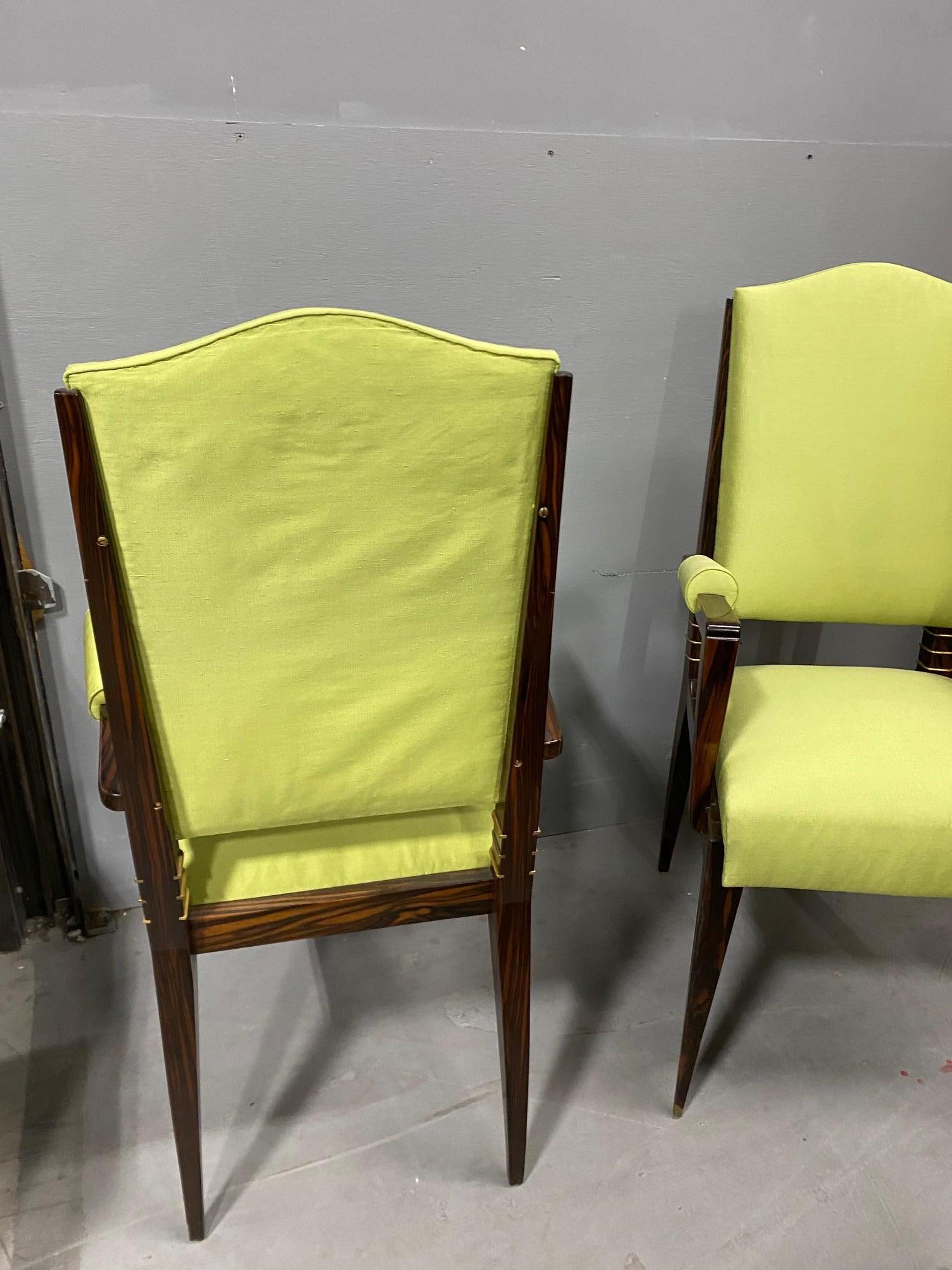 Paar Art Deco  Makassar-Ebenholz-Sessel von Maison Dominique (Mitte des 20. Jahrhunderts) im Angebot