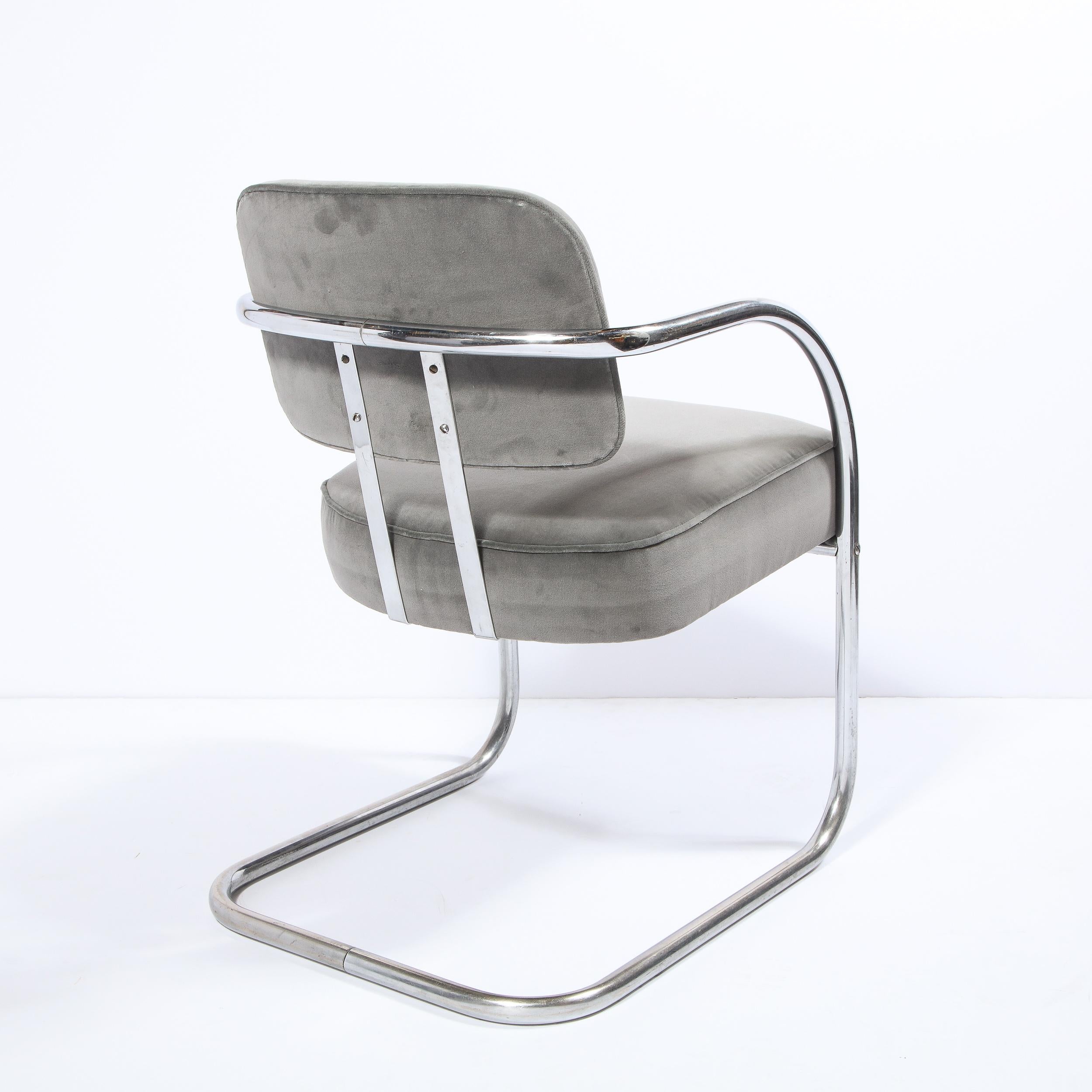 Paar Art-Déco-Beistellstühle aus gebogenem Aluminium und Platinsamt aus dem Maschinenzeitalter (amerikanisch) im Angebot