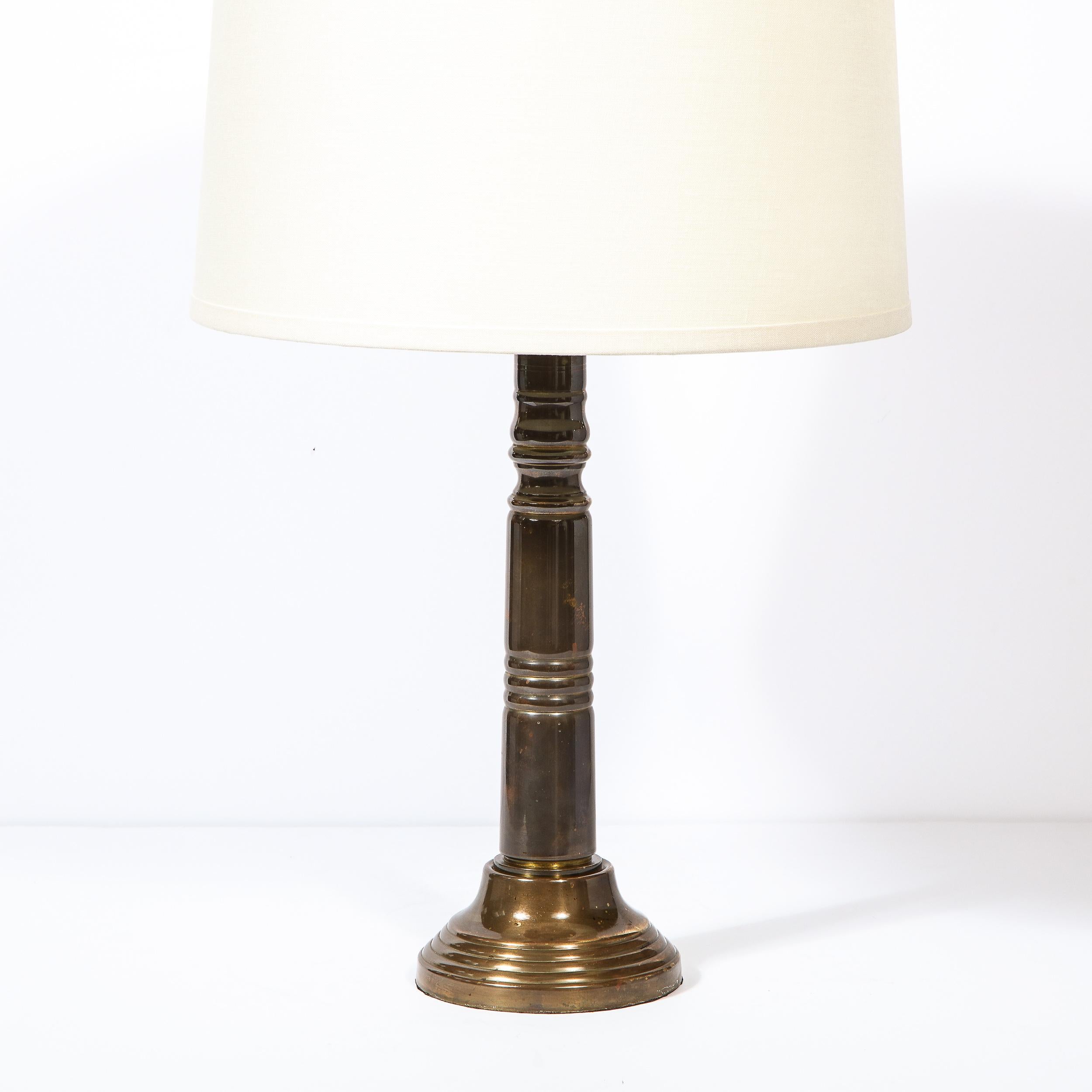 Pair of Art Deco Machine Age Skyscraper Style Banded Antique Brass Table Lamps In Excellent Condition In New York, NY
