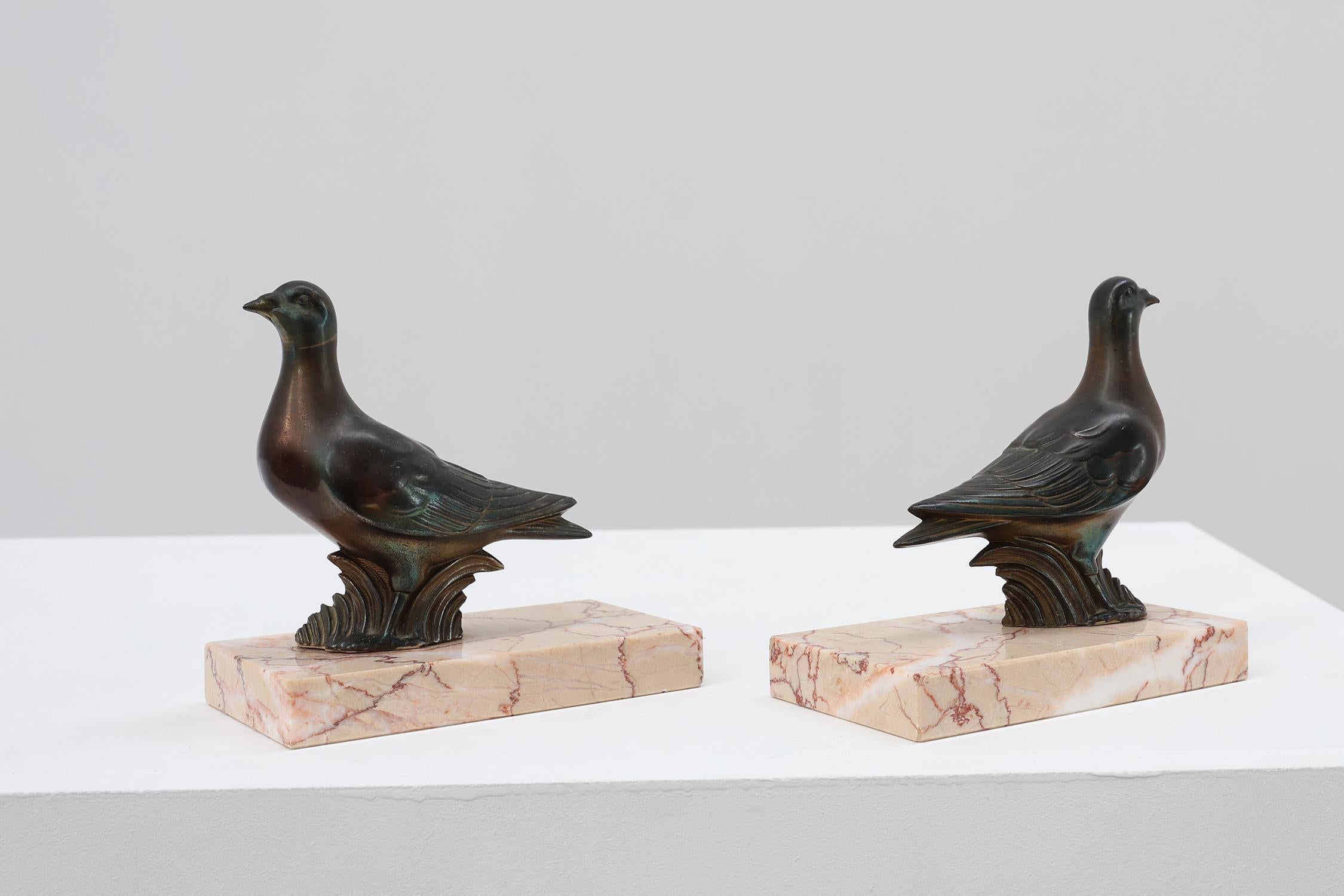 Pair of Art Deco marble and bronze “Dove” bookends, France 1930s For Sale 4