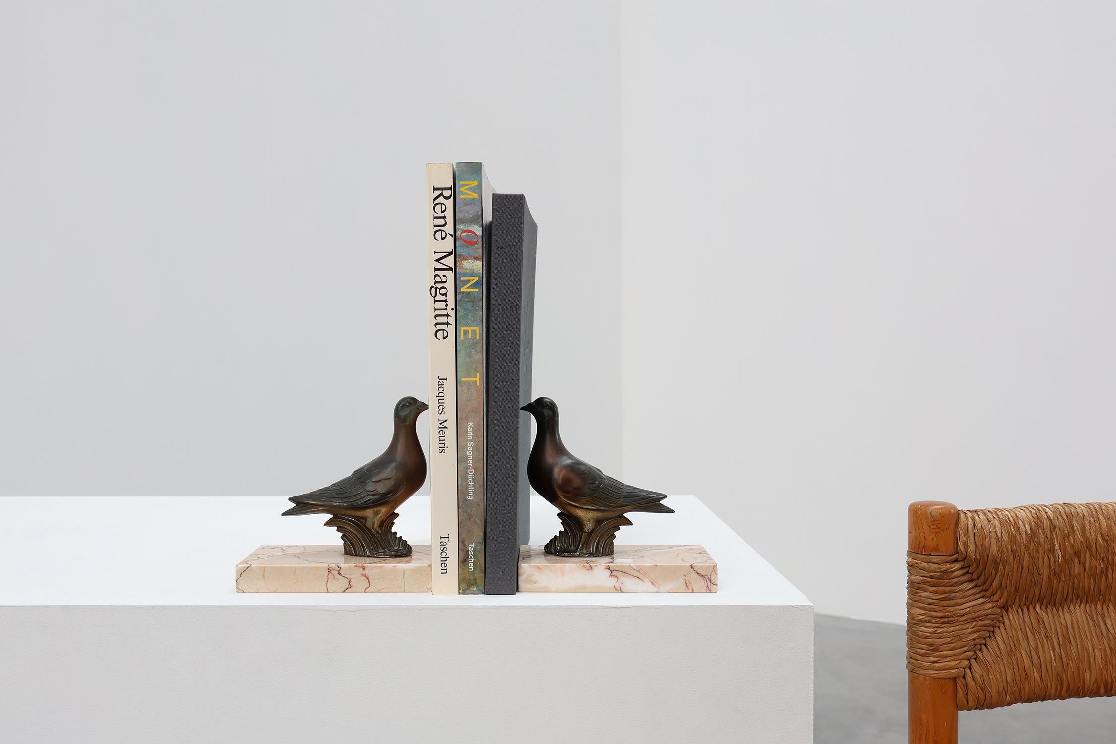 Mid-20th Century Pair of Art Deco marble and bronze “Dove” bookends, France 1930s For Sale