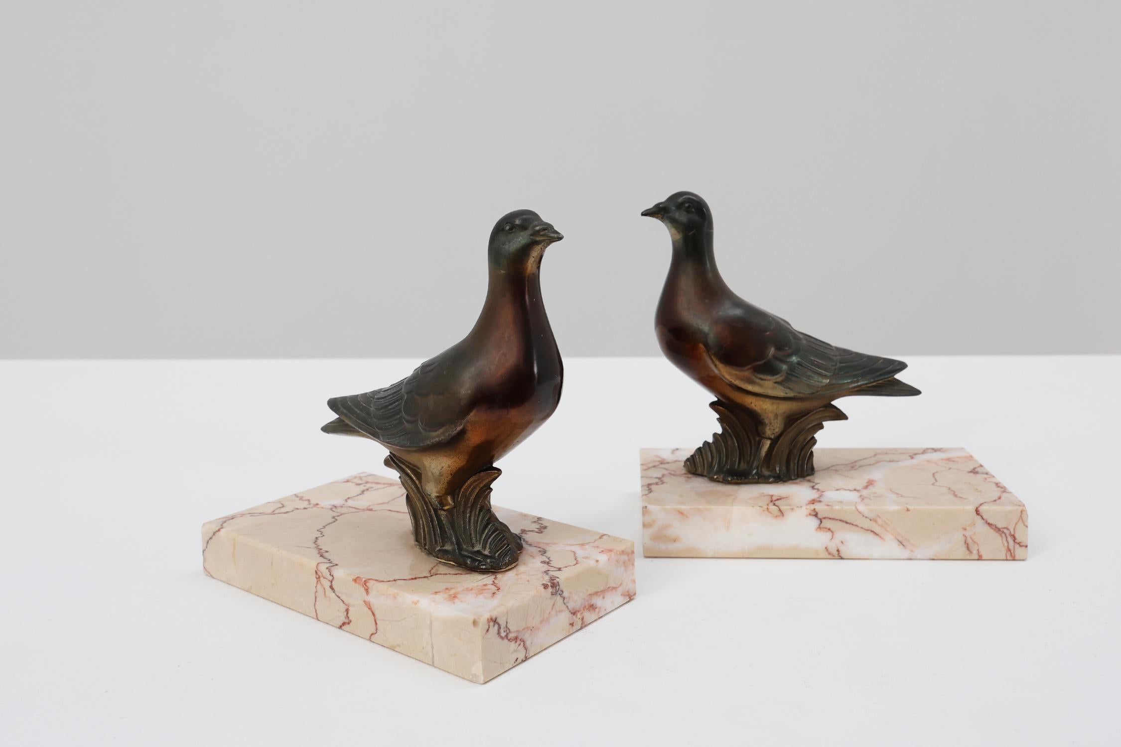 Pair of Art Deco marble and bronze “Dove” bookends, France 1930s For Sale 1