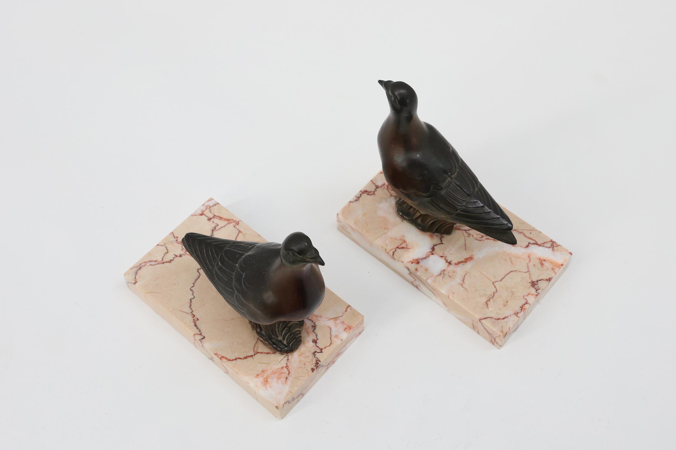 Pair of Art Deco marble and bronze “Dove” bookends, France 1930s For Sale 2
