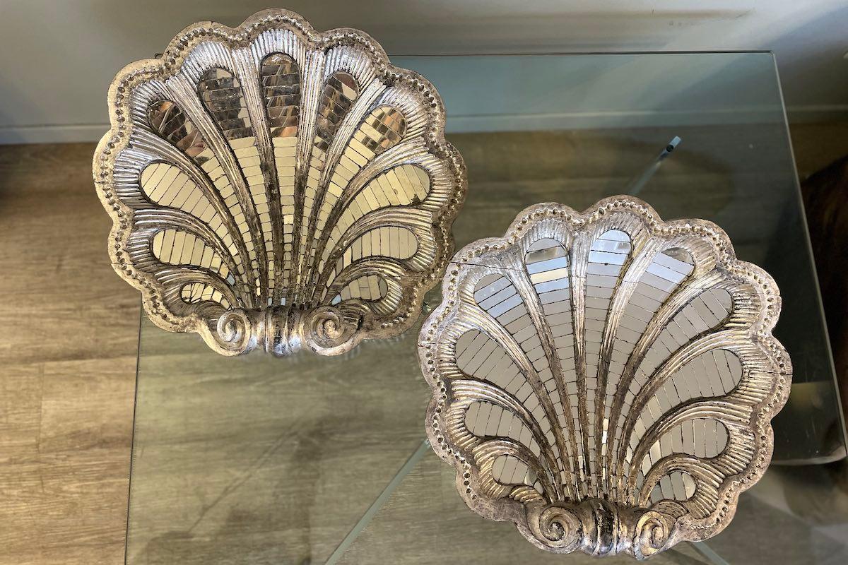 Paar Art-Déco-Medaillons aus versilbertem Holz und Spiegelmosaik (Italienisch) im Angebot
