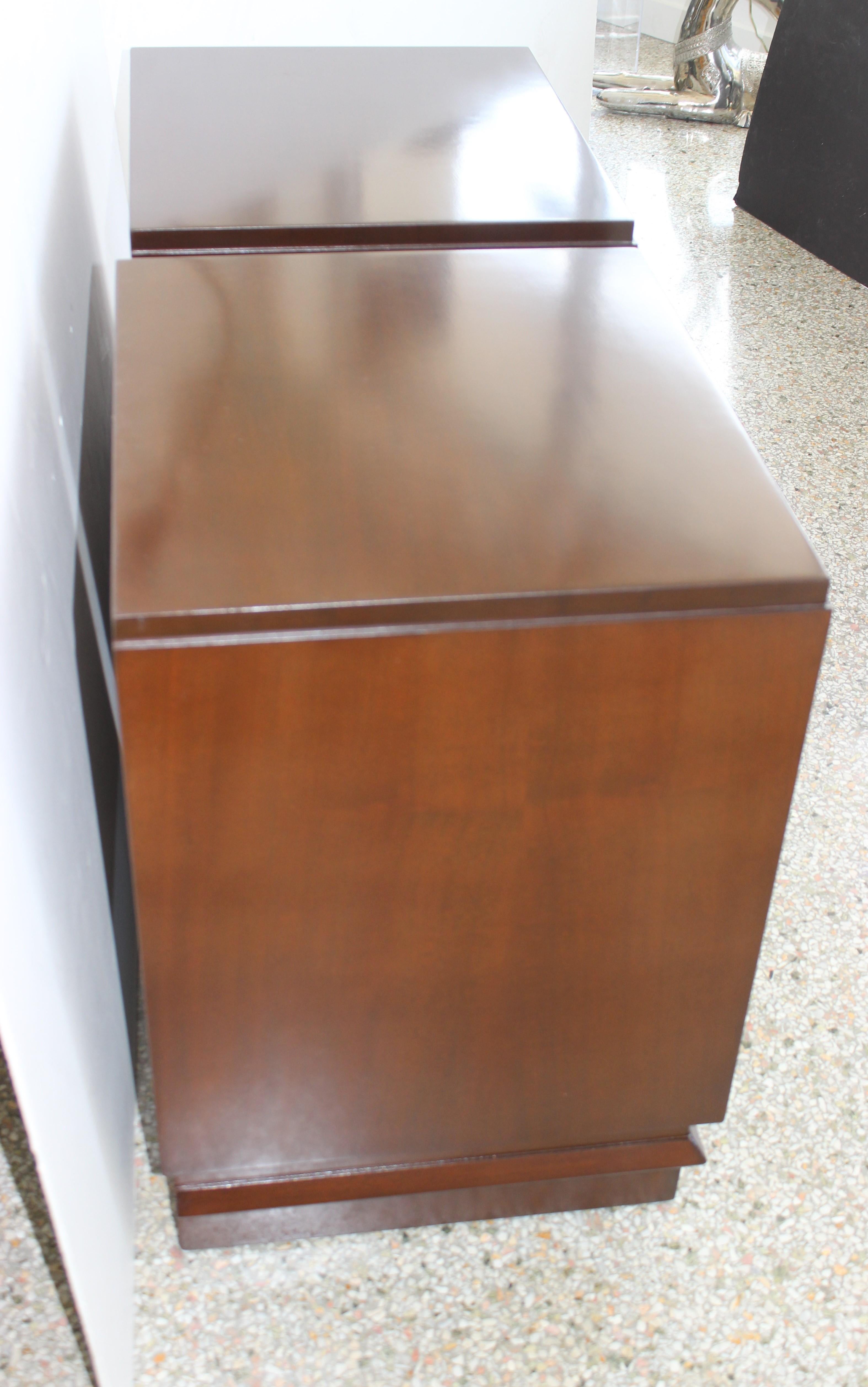 Pair of Art Deco Moderne Nightstands For Sale 6