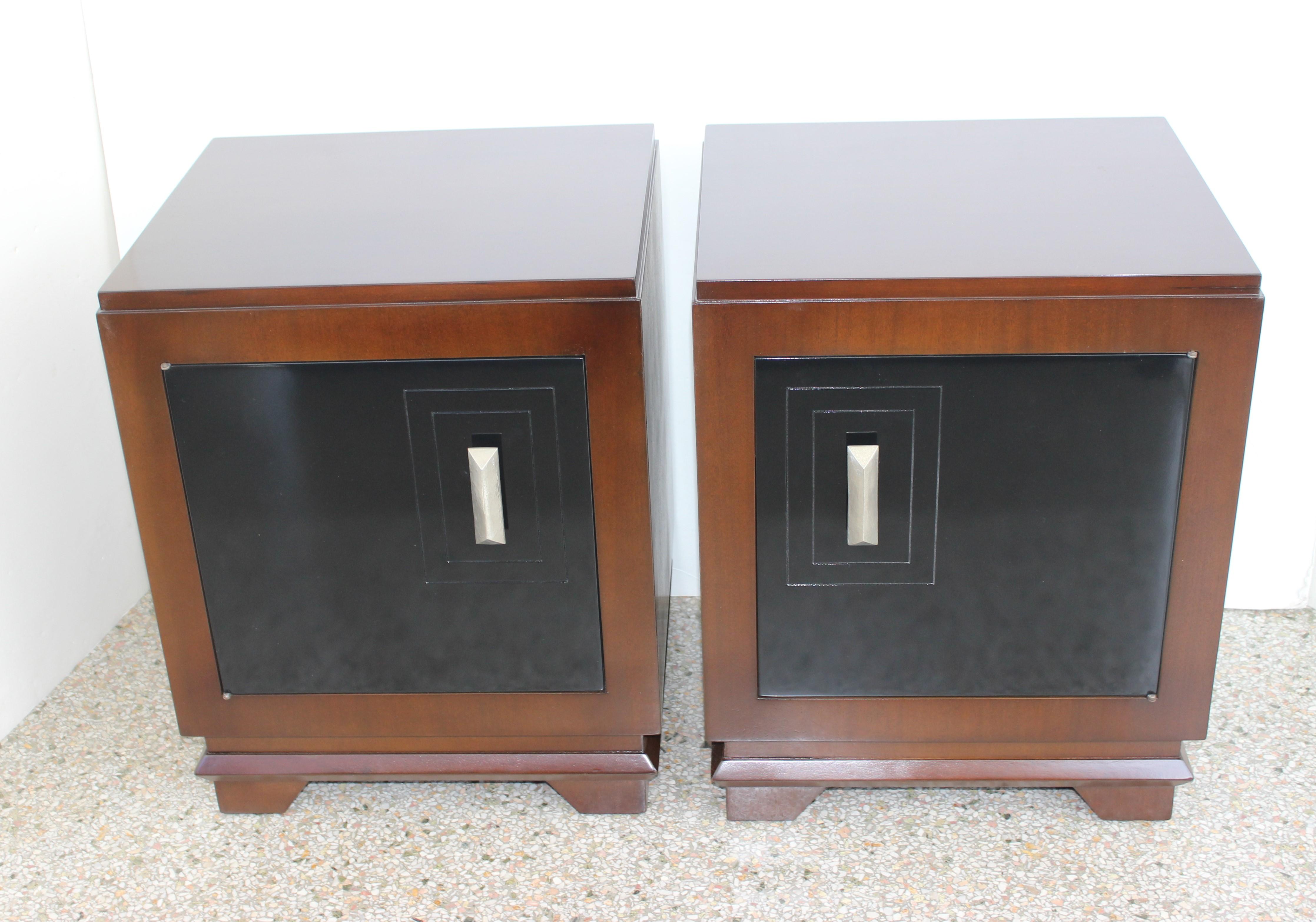 Pair of Art Deco Moderne Nightstands For Sale 8
