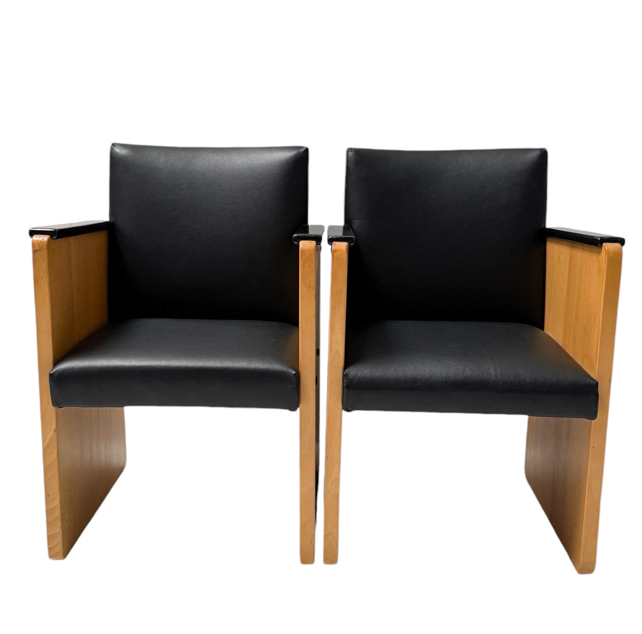 Olandese Coppia di poltrone moderniste Art Déco di Jan den Drijver per De Stijl, 1930 in vendita