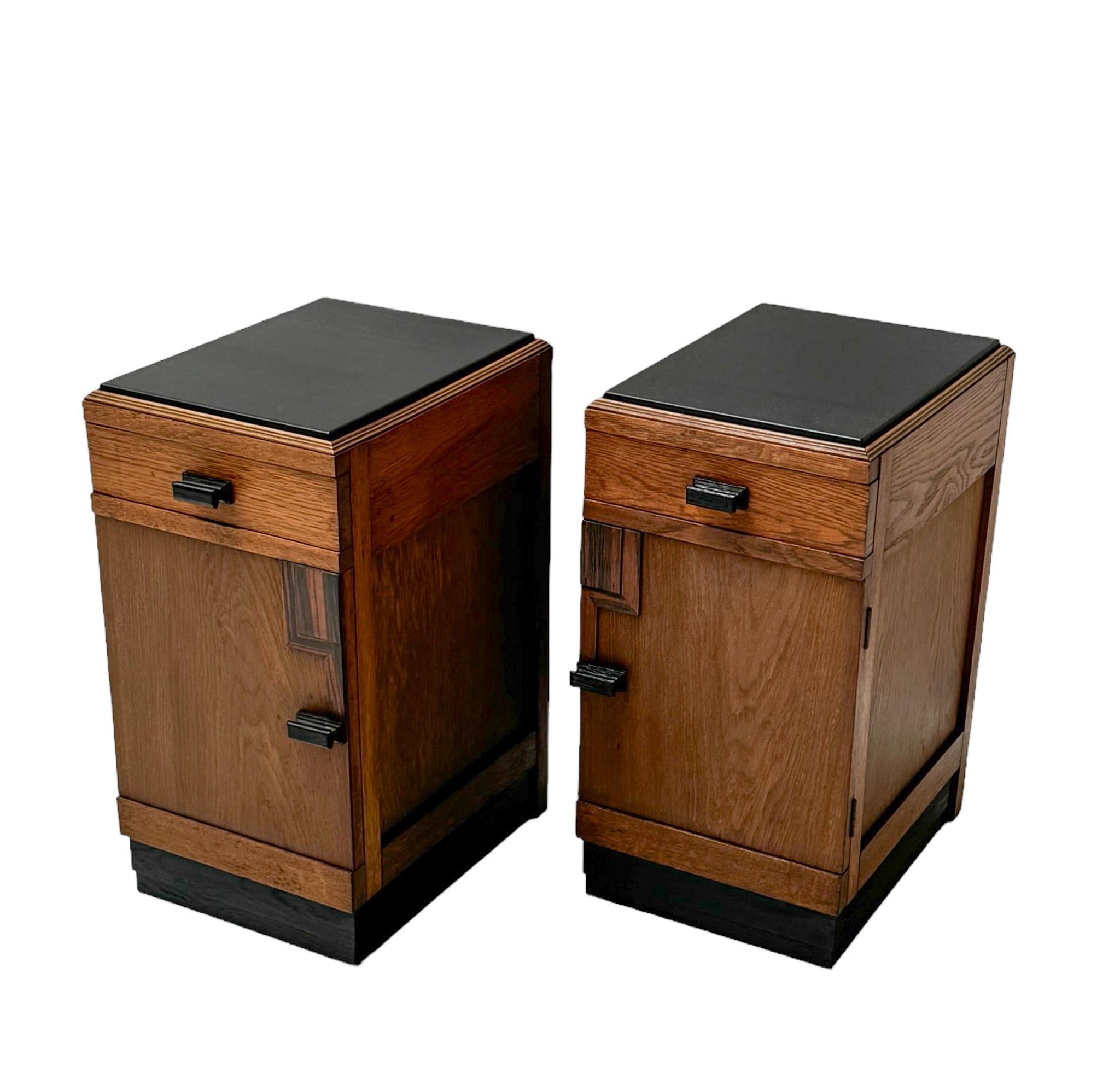 Pair of Art Deco Modernist Nightstands or Bedside Tables, 1920s In Good Condition In Amsterdam, NL