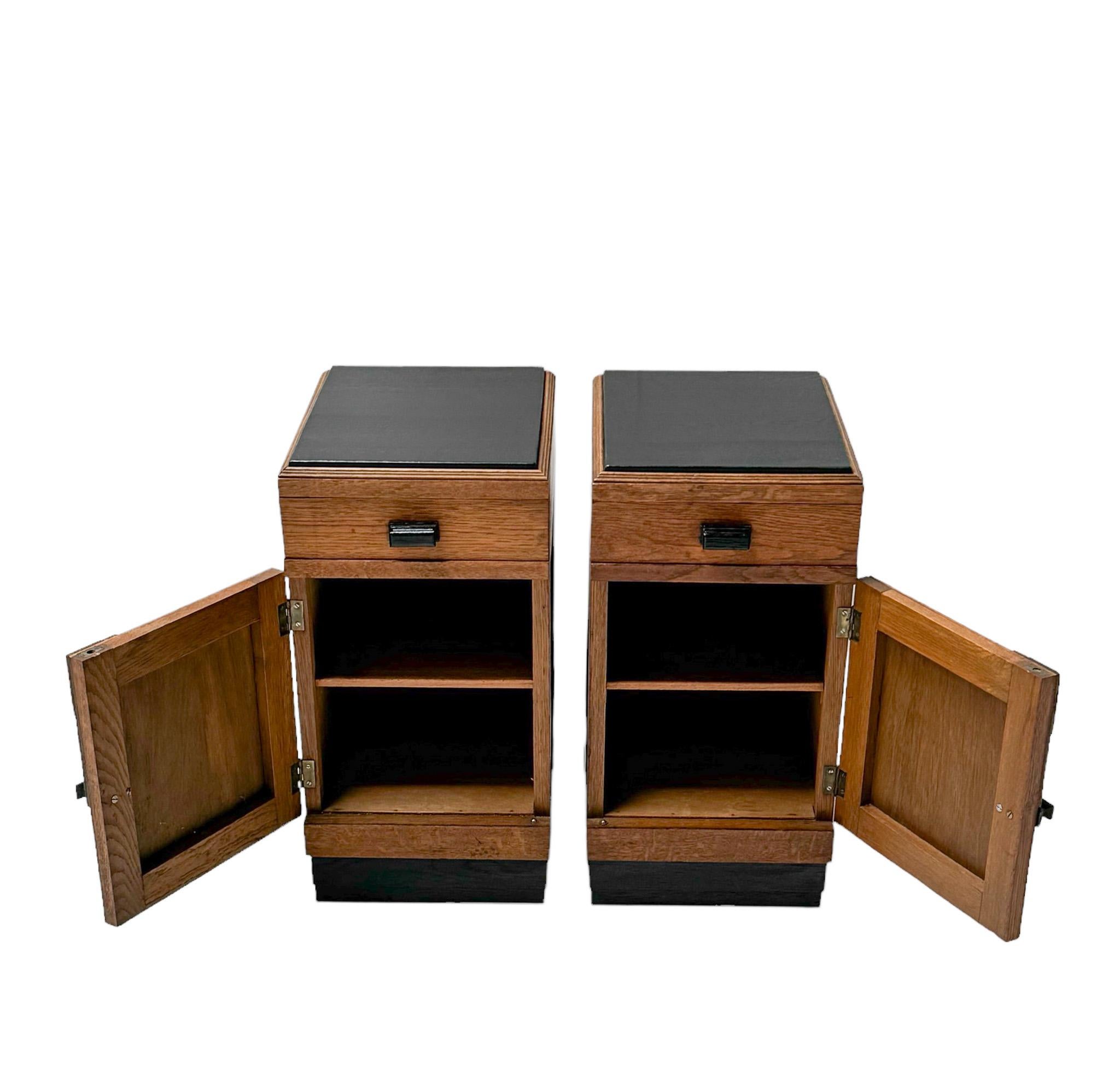 Early 20th Century Pair of Art Deco Modernist Nightstands or Bedside Tables, 1920s