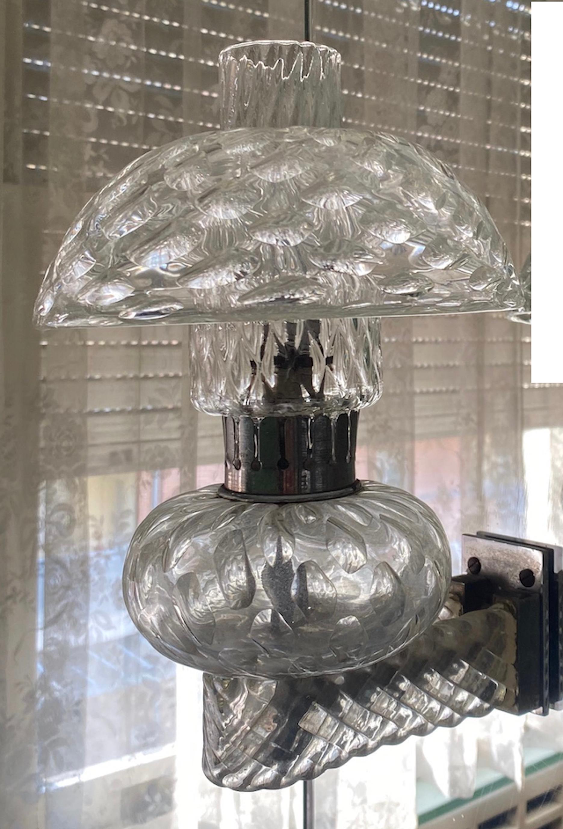 Two rare and refined Art Deco wall lamps in Murano glass in the Seguso style, Italy 1940s
 The works come from an important house in the center of the city of Bologna 