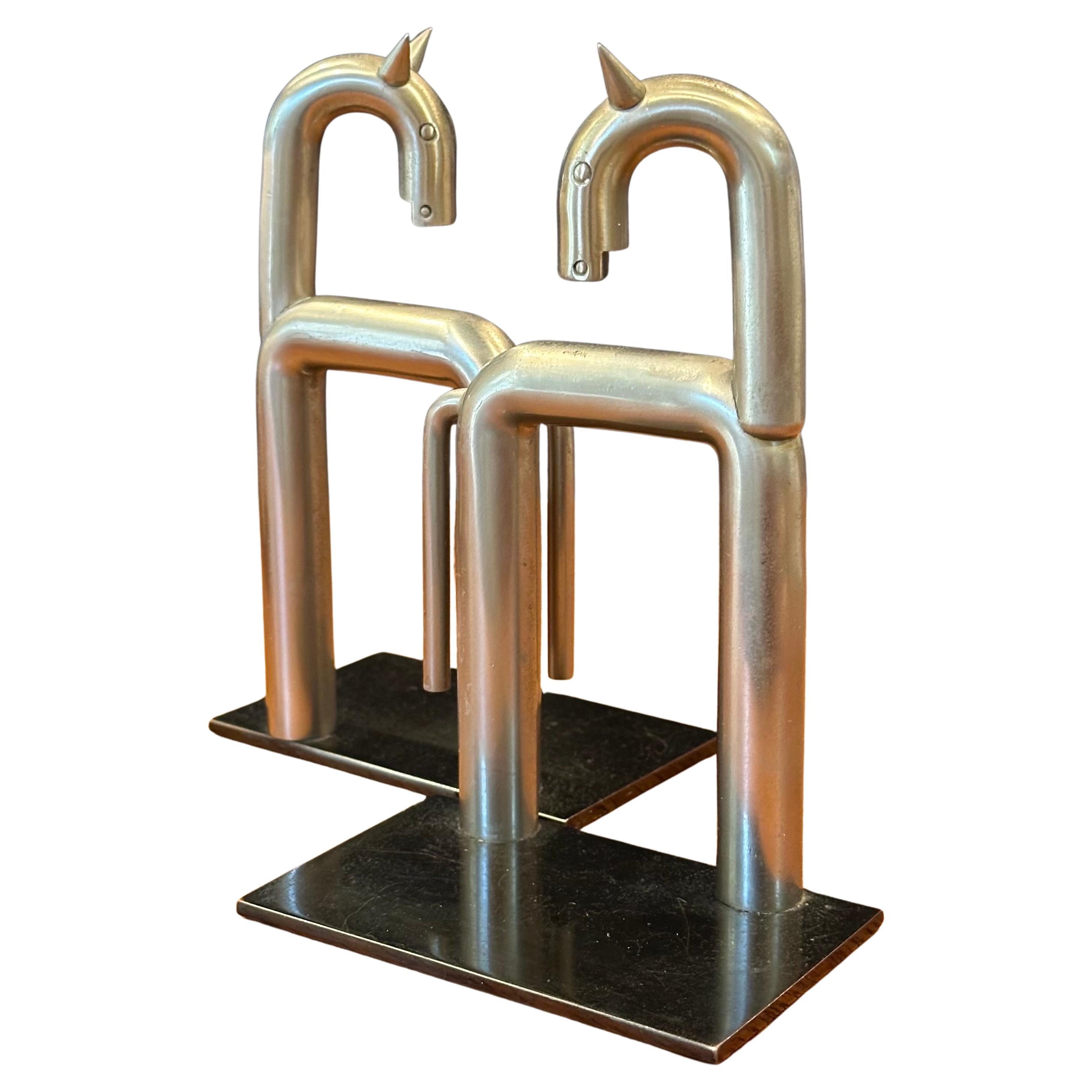 A very nice and hard to find pair of Machine Age / Art Deco satin nickel horse bookends by Walter Von Nessen for Chase & Co., circa 1930s. The solid nickel bookends on a black nickel plated base are in original condition with a fine patina, some