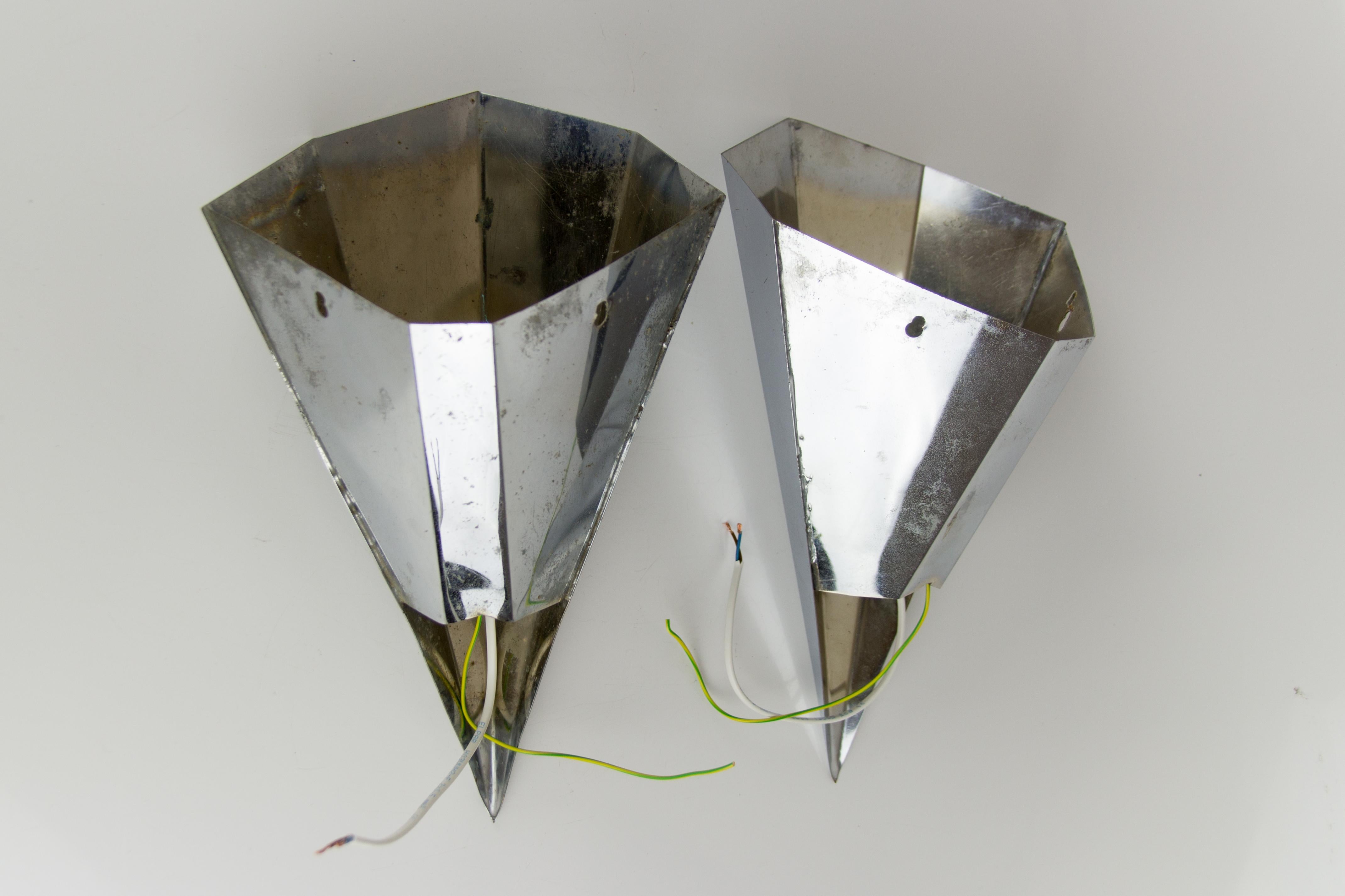 Pair of Art Deco Nickel-Plated Metal Prism Corner Wall Sconces, France, 1920s For Sale 6