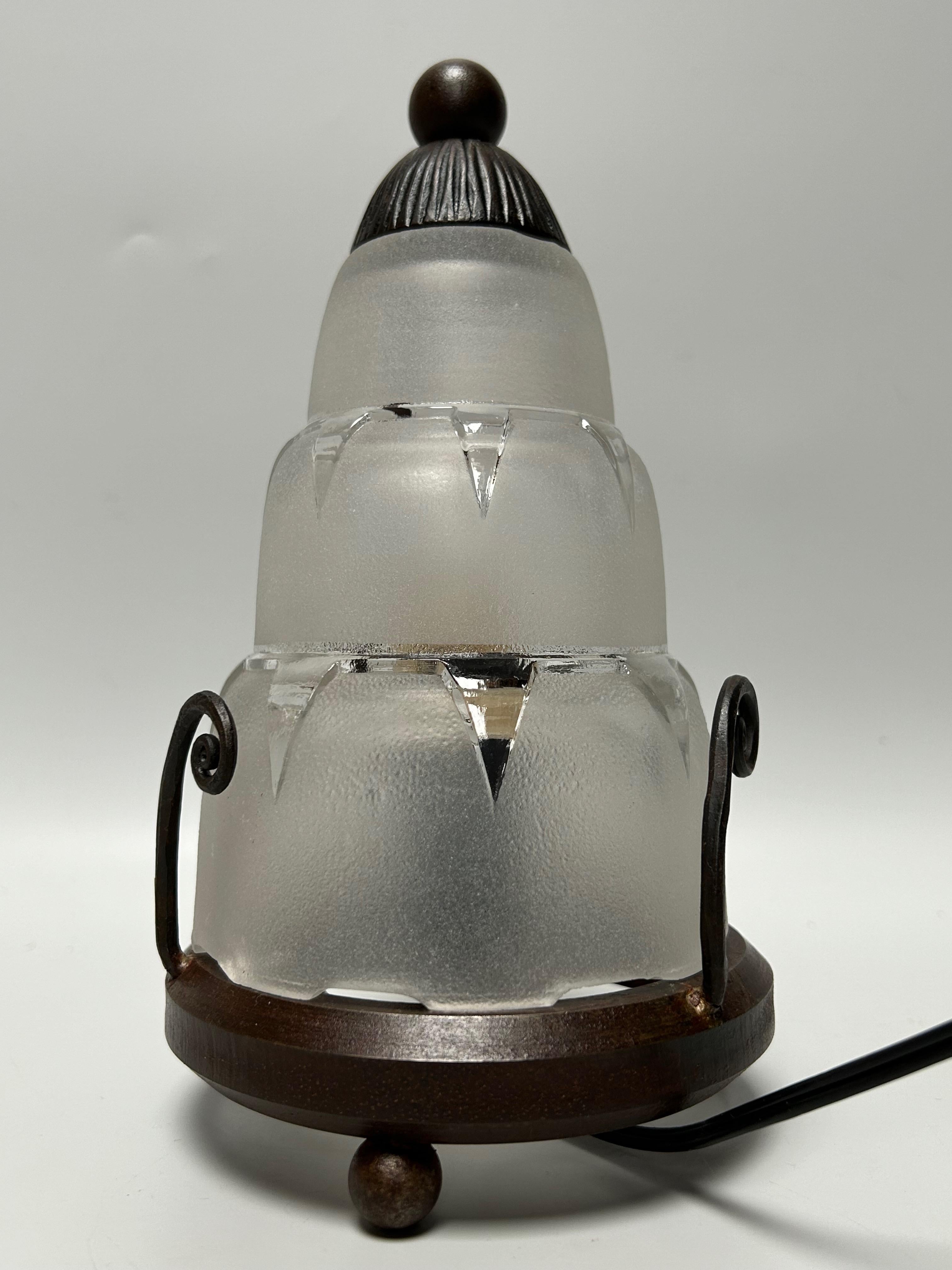 Martelé Paire de Lights Art Déco Modèle Cascade dans le style de Sabino en vente