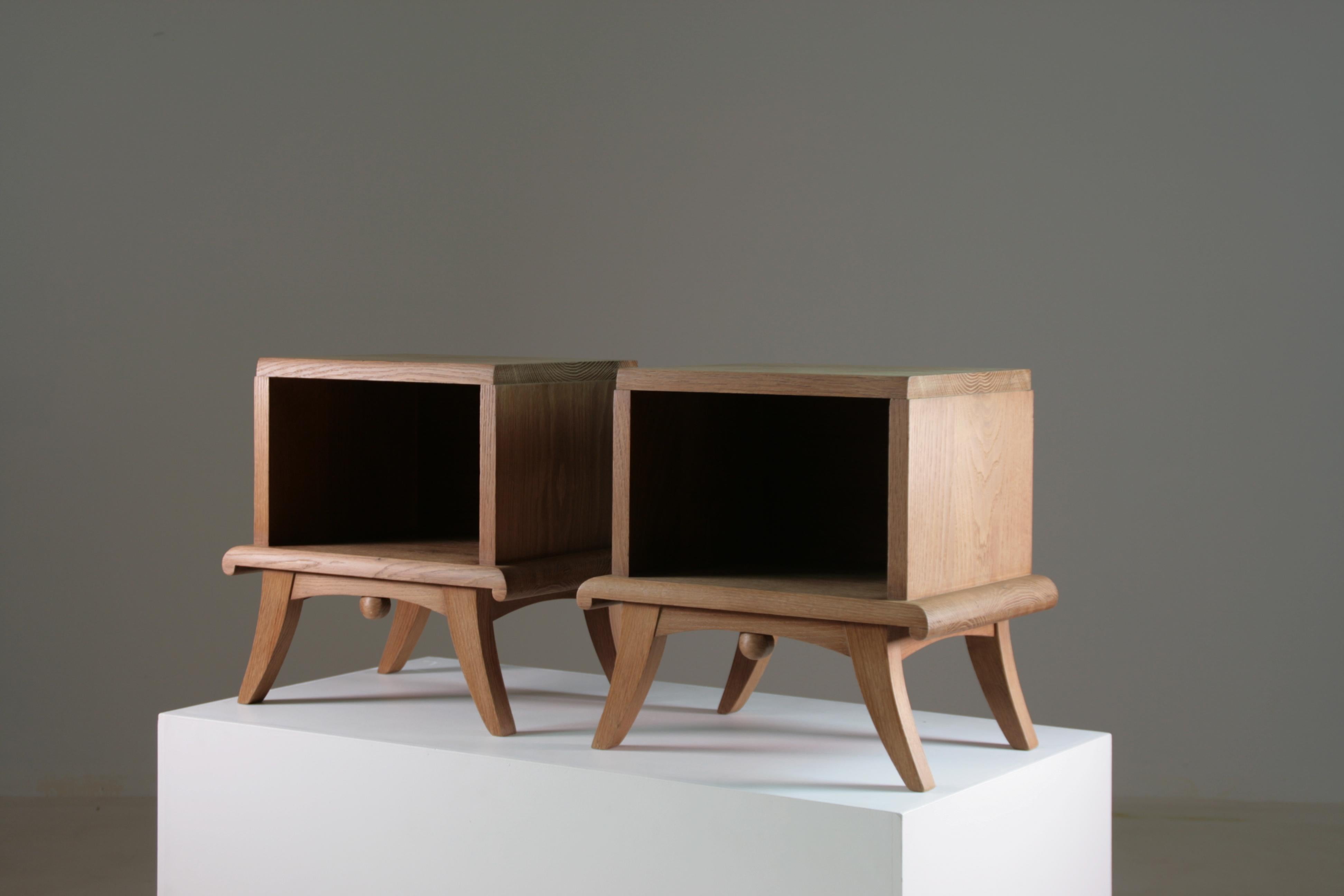 Coppia di comodini art déco in rovere massiccio, Francia, anni '30 in vendita 8