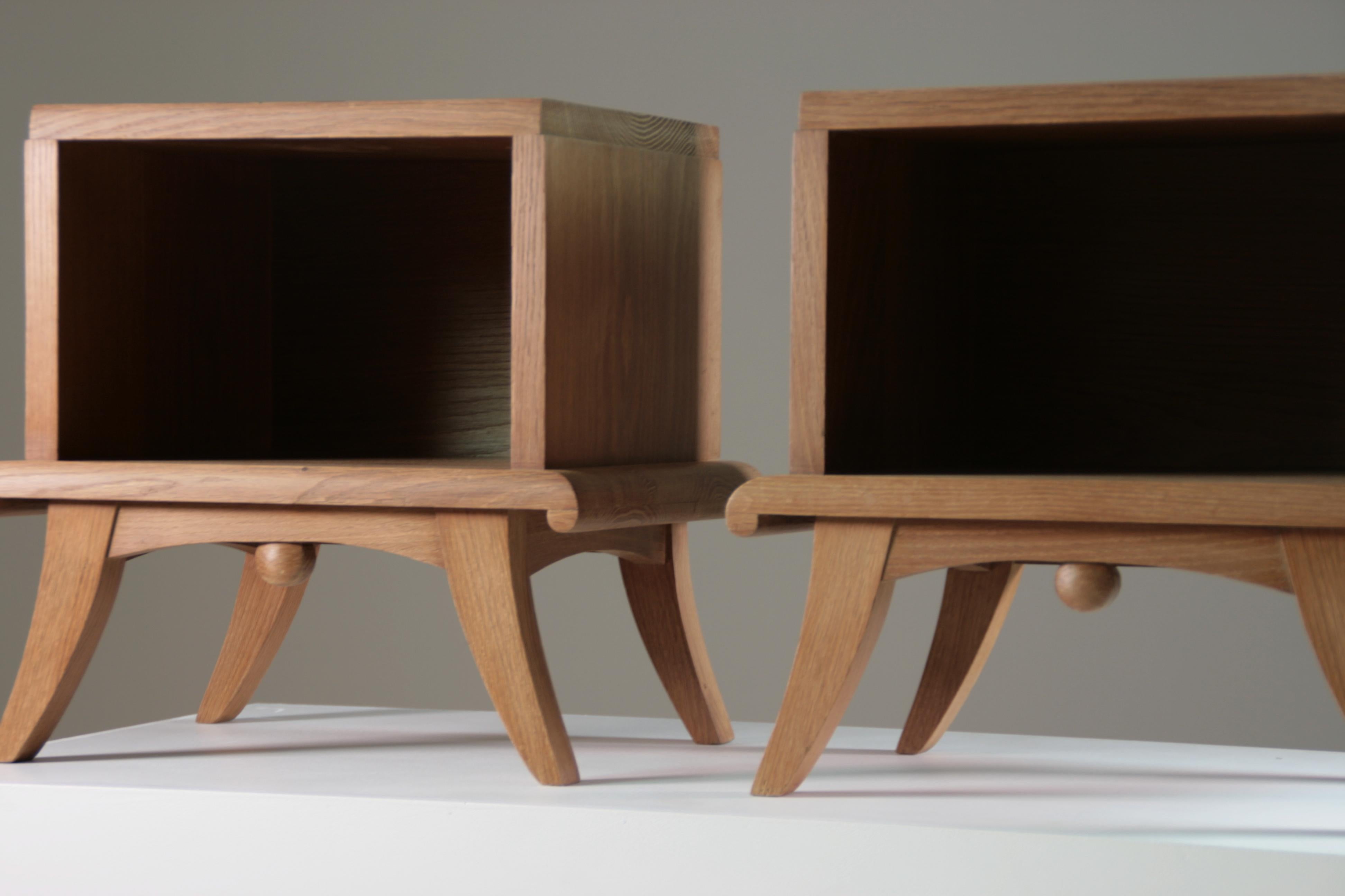 Coppia di comodini art déco in rovere massiccio, Francia, anni '30 in vendita 12