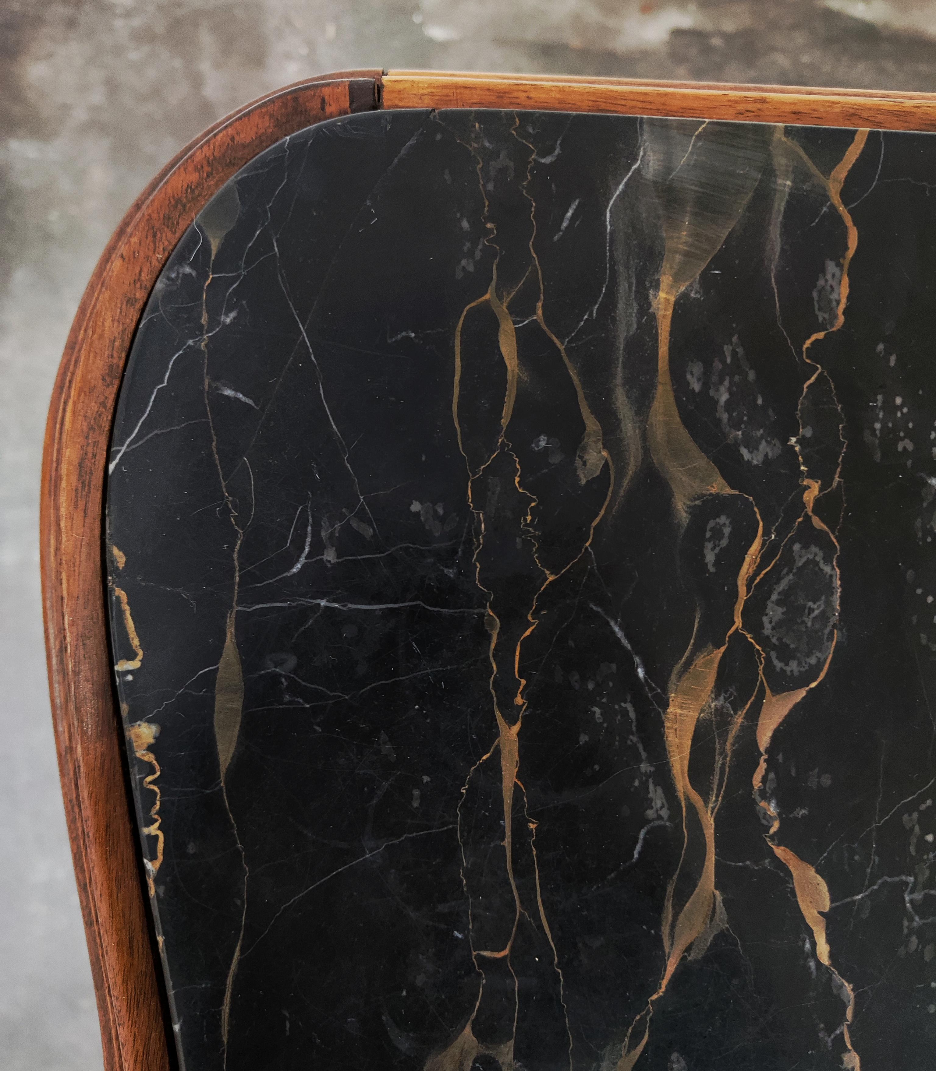 Italian Pair of Art Deco Night Stands with Nero Portoro Marble Top, Italy, 1920s For Sale