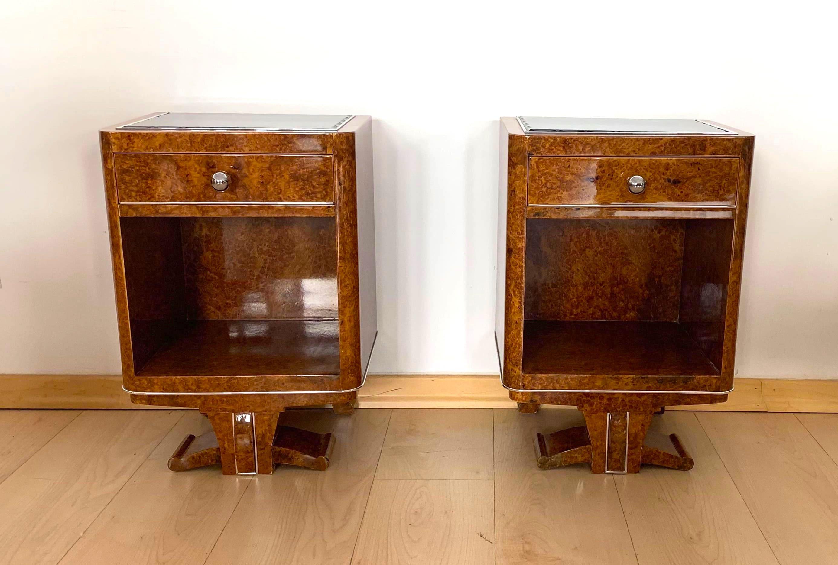 Pair of Art Deco Nightstands, Amboyna Roots Veneer, France, circa 1925 In Good Condition In Regensburg, DE