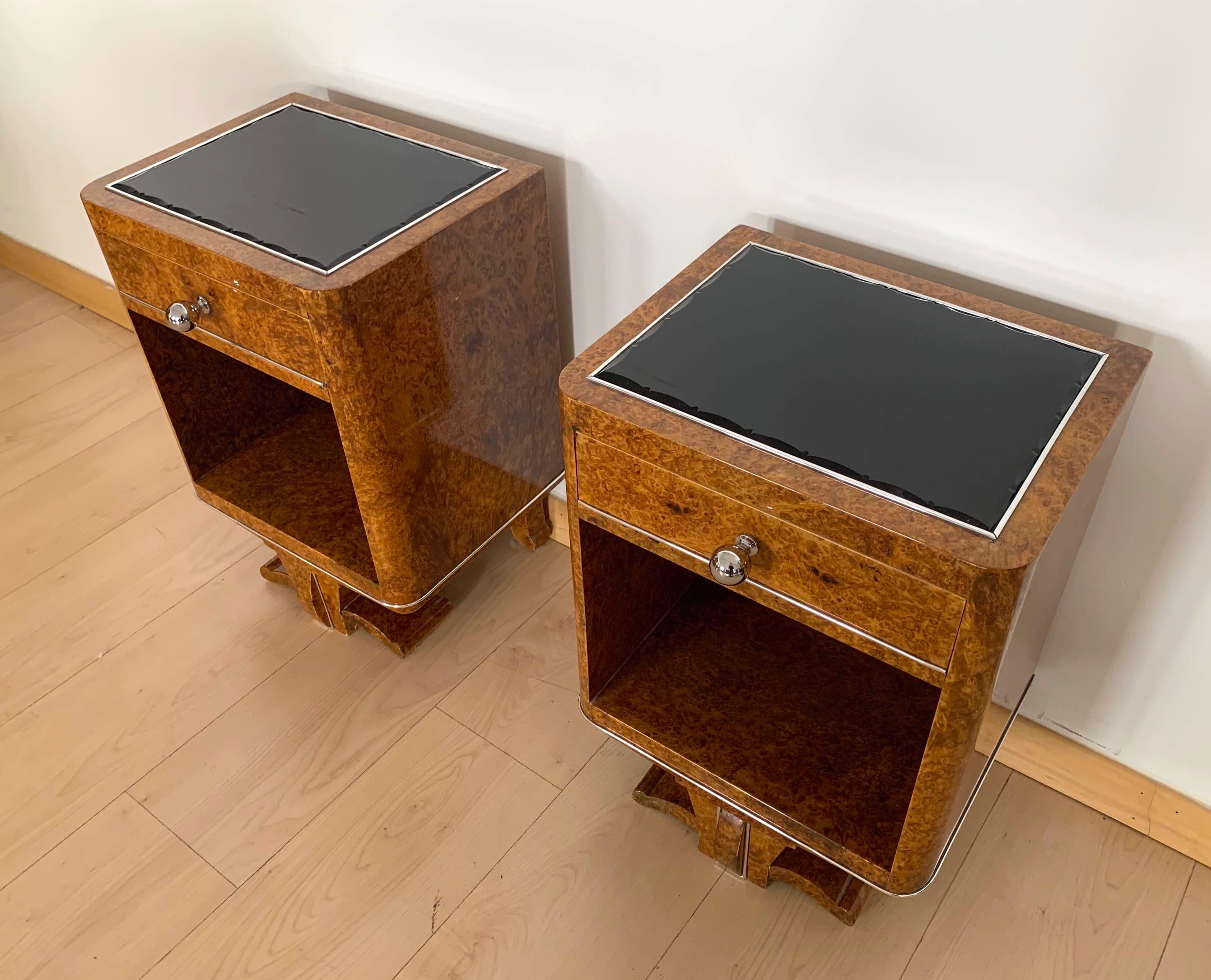 Pair of Art Deco Nightstands, Amboyna Roots Veneer, France, circa 1925 1