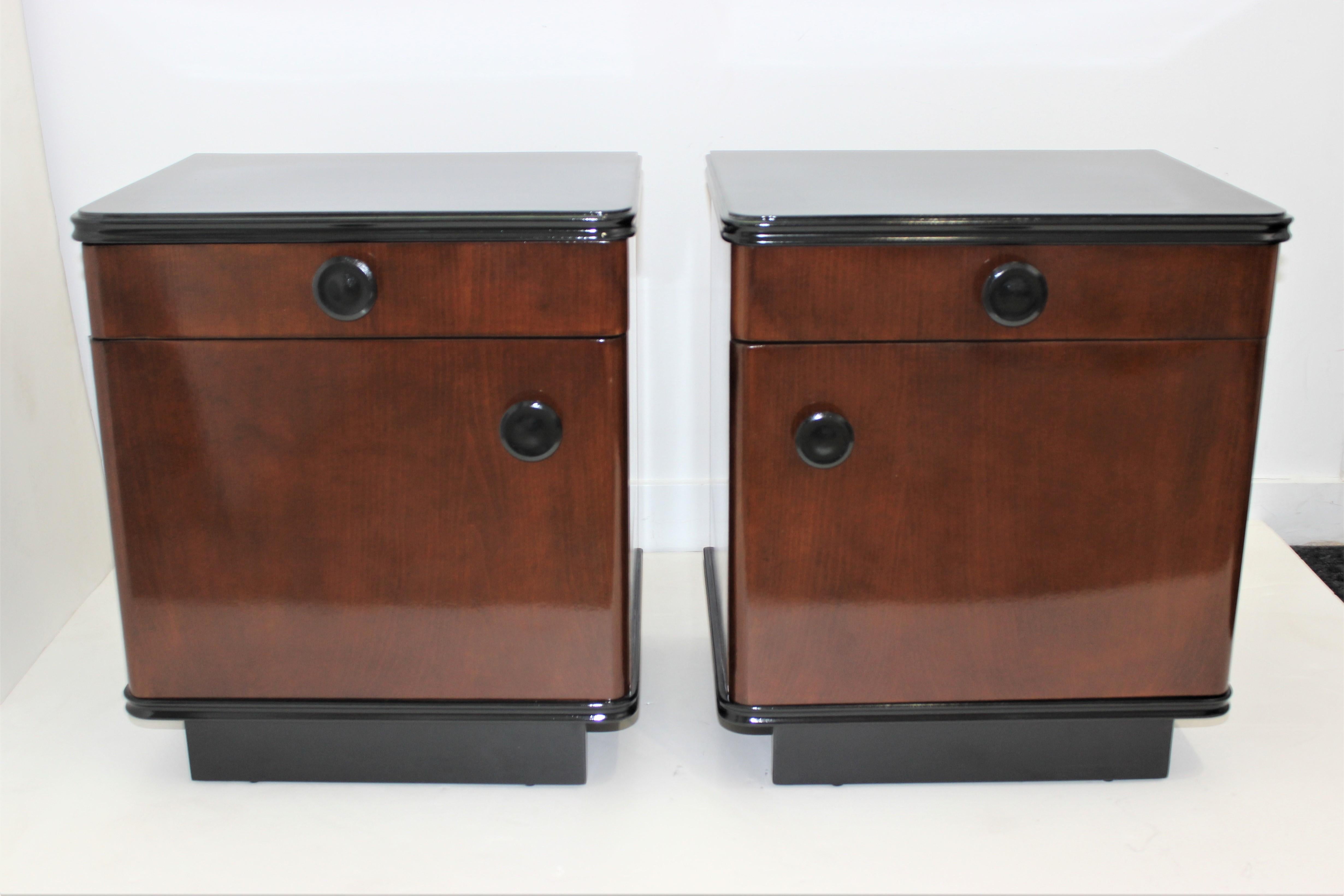 Pair of Art Deco Nightstands 4