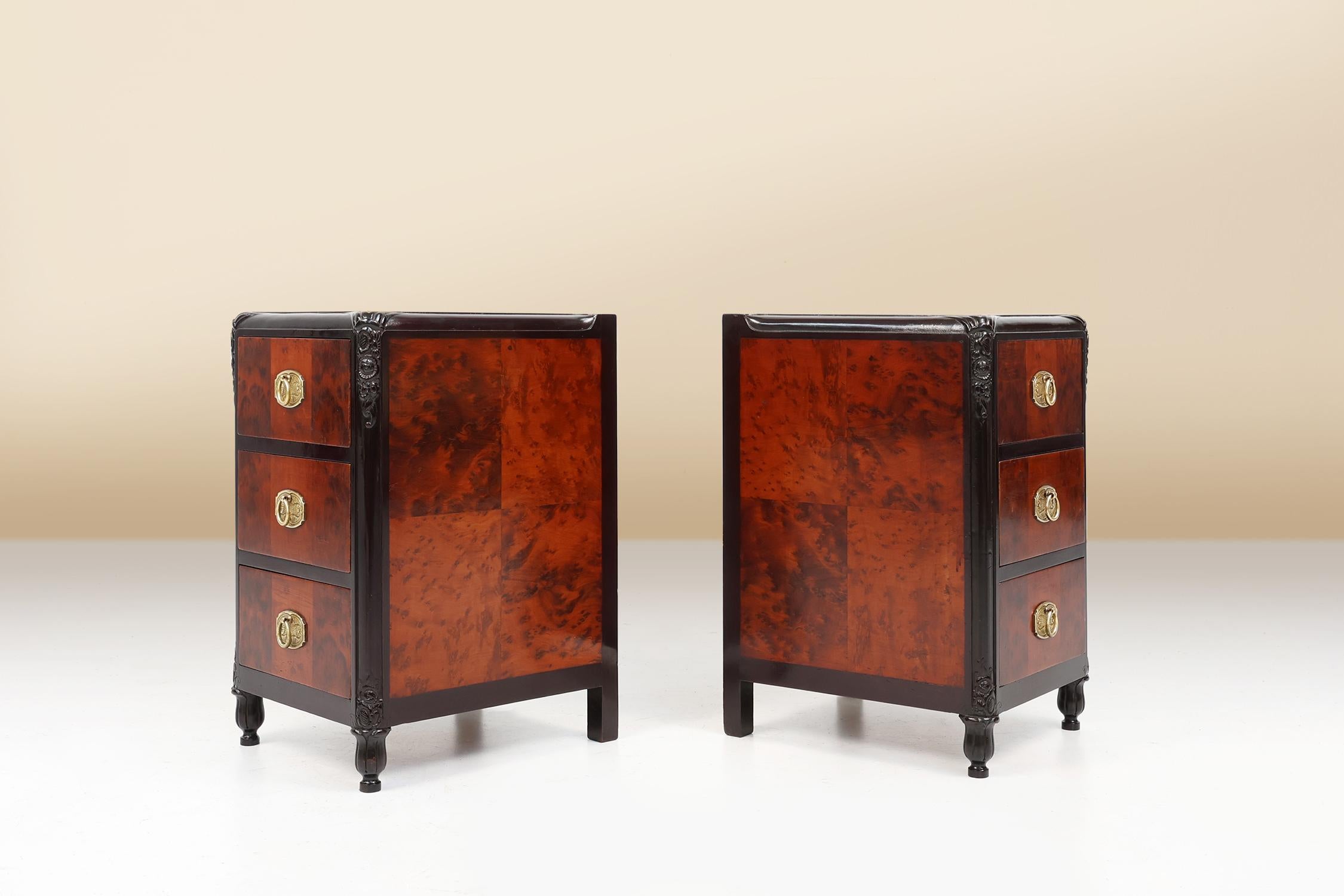 France / 1910 / set nightstands / burl veneer, oak wood, copper / Art Deco / Art Nouveau

Set of two exceptional nightstands in oak with burl veneer and copper hardware. Designed and crafted in the early 20th century in France. 

This rare set has a