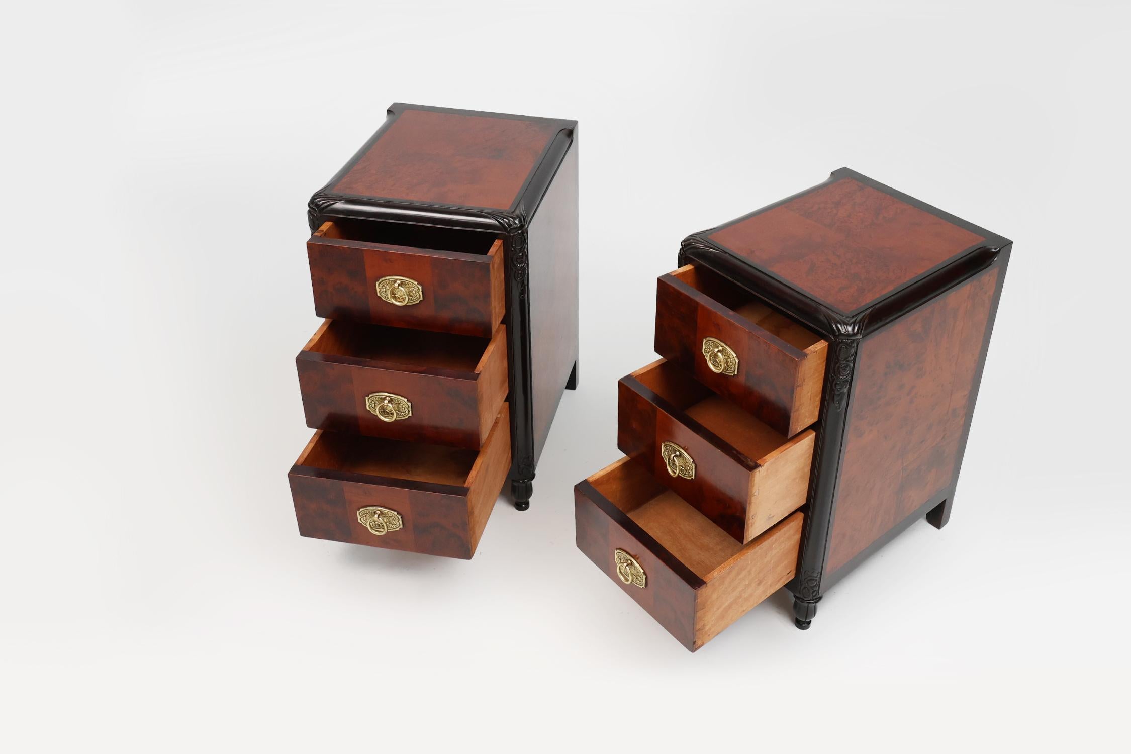 Pair of Art Deco nightstands in burl veneer, oak and copper, France ca. 1910 For Sale 1